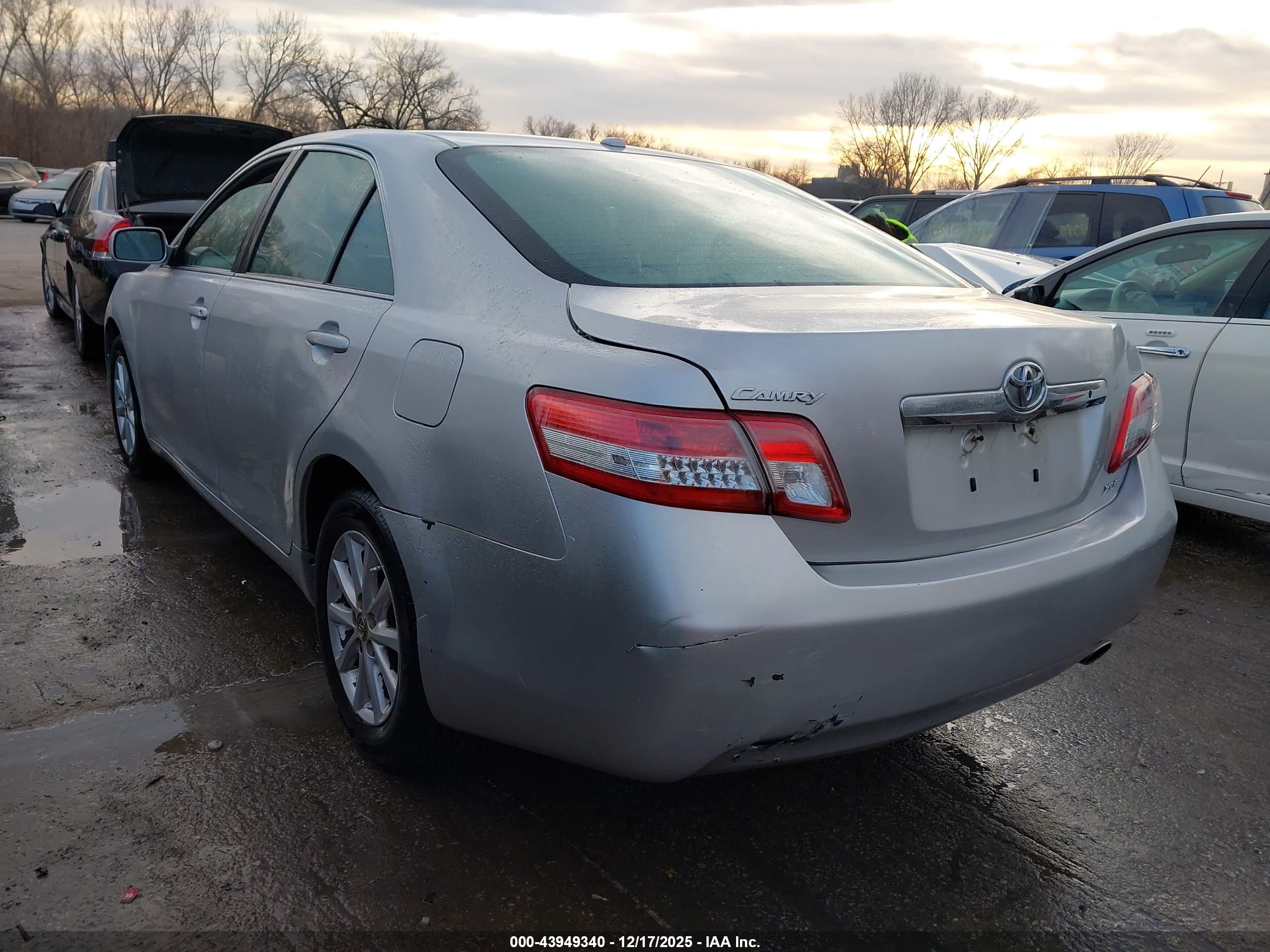 TOYOTA CAMRY image 3