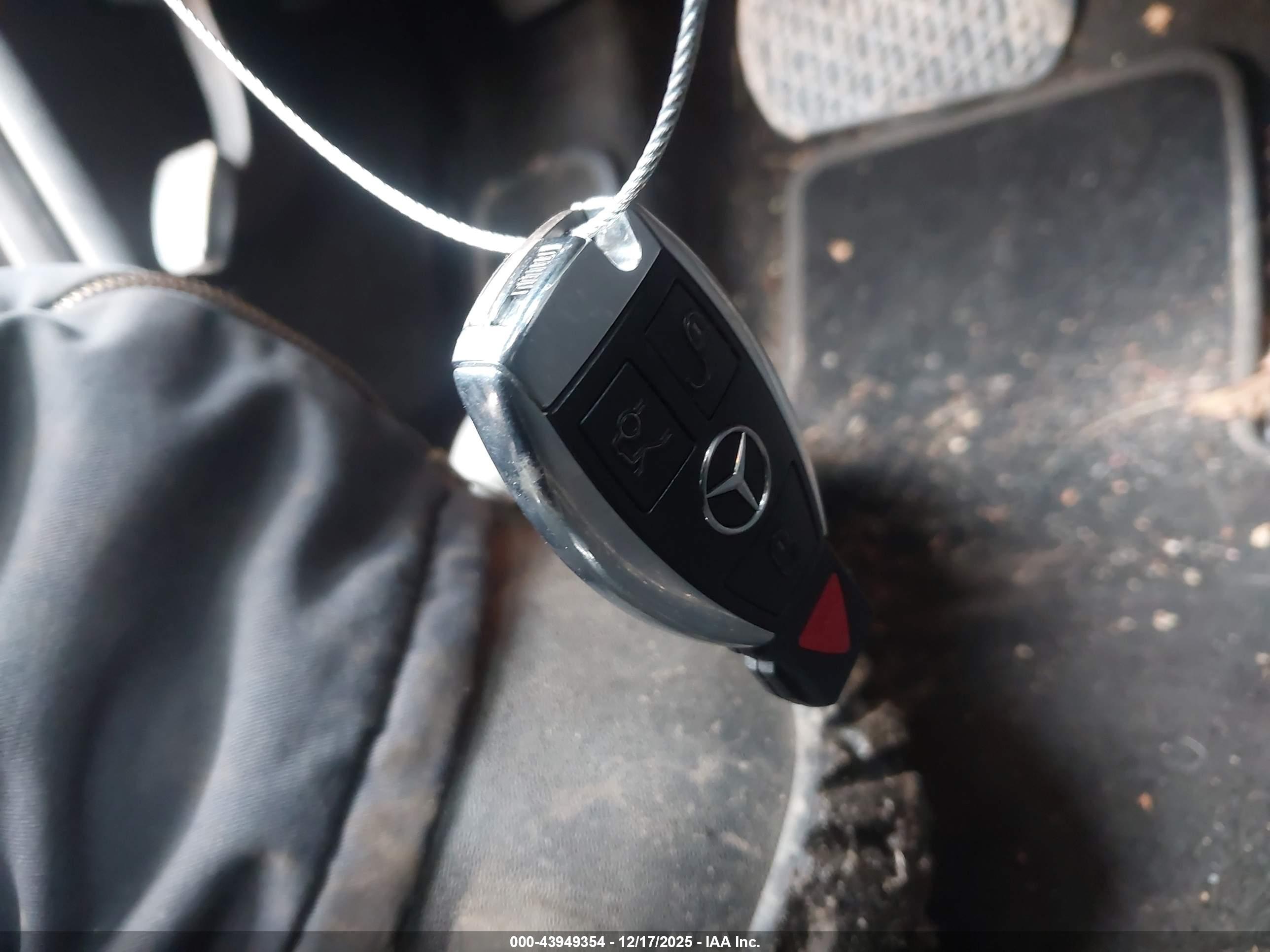 MERCEDES-BENZ E image 11