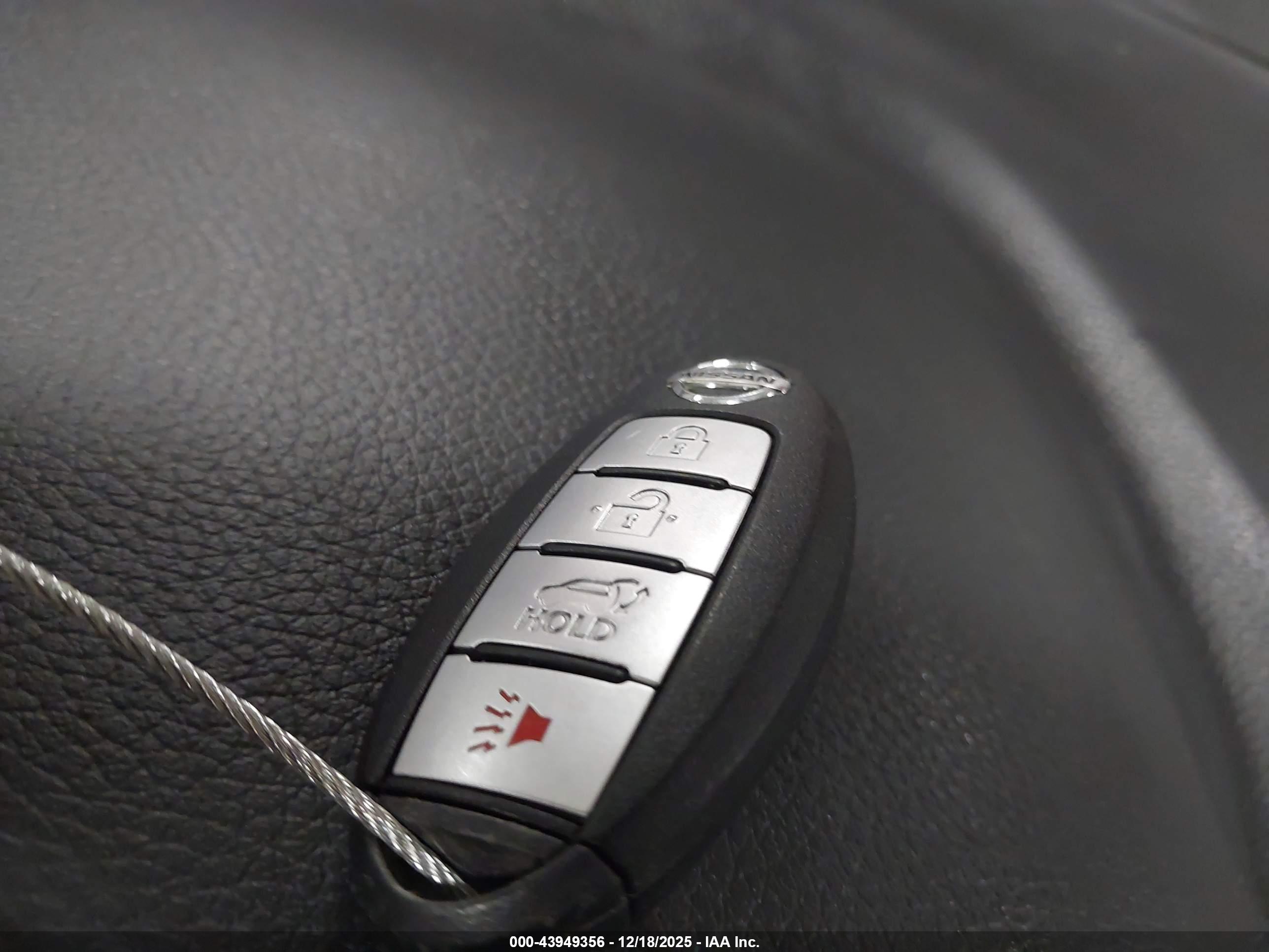 NISSAN ROGUE image 11