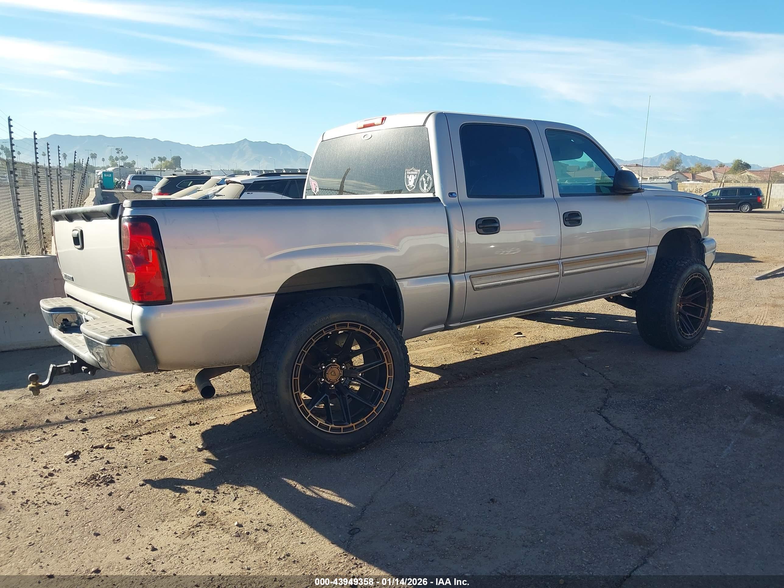CHEVROLET SILVERADO image 4