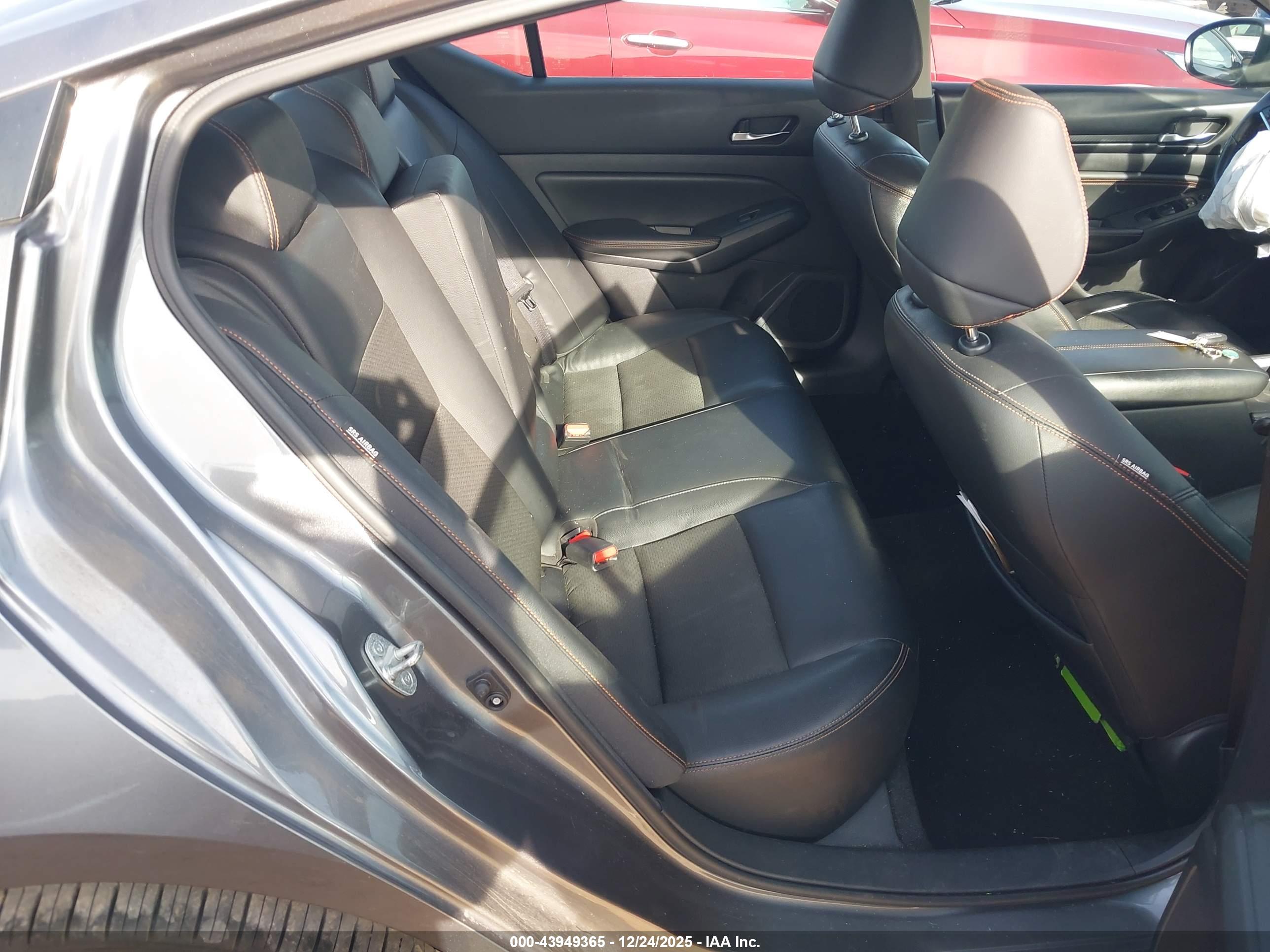 NISSAN ALTIMA image 8