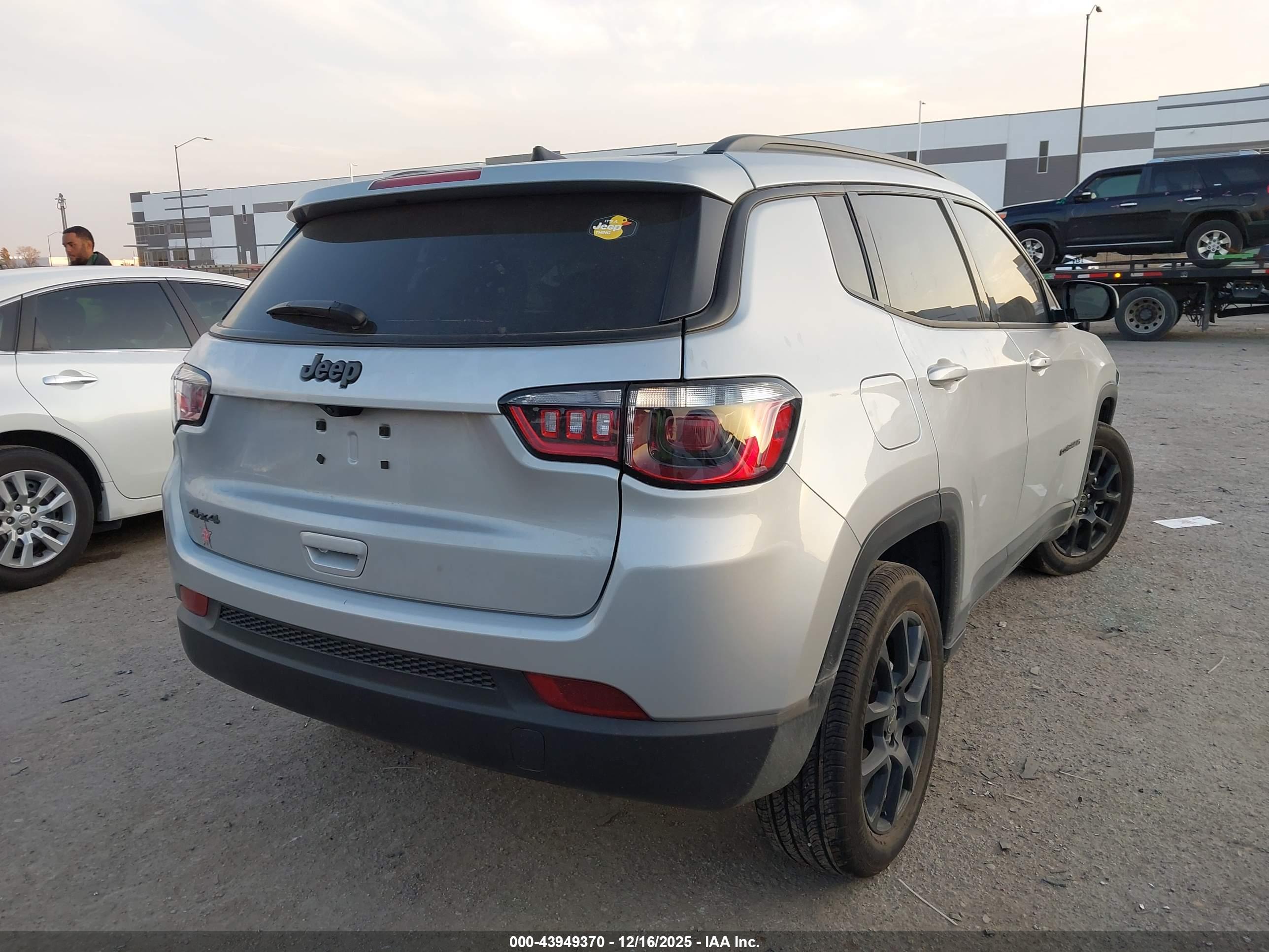 JEEP COMPASS image 4
