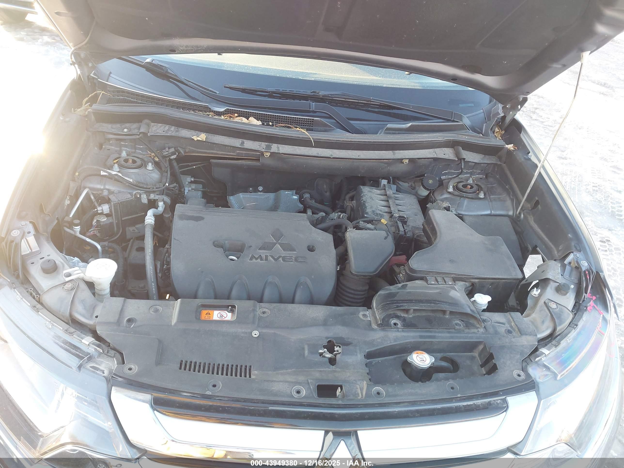 MITSUBISHI OUTLANDER image 10