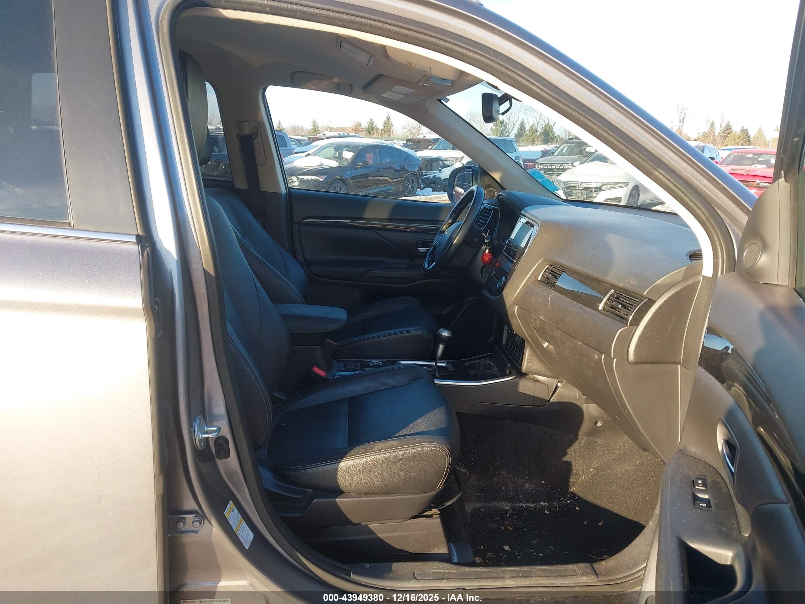 MITSUBISHI OUTLANDER image 5