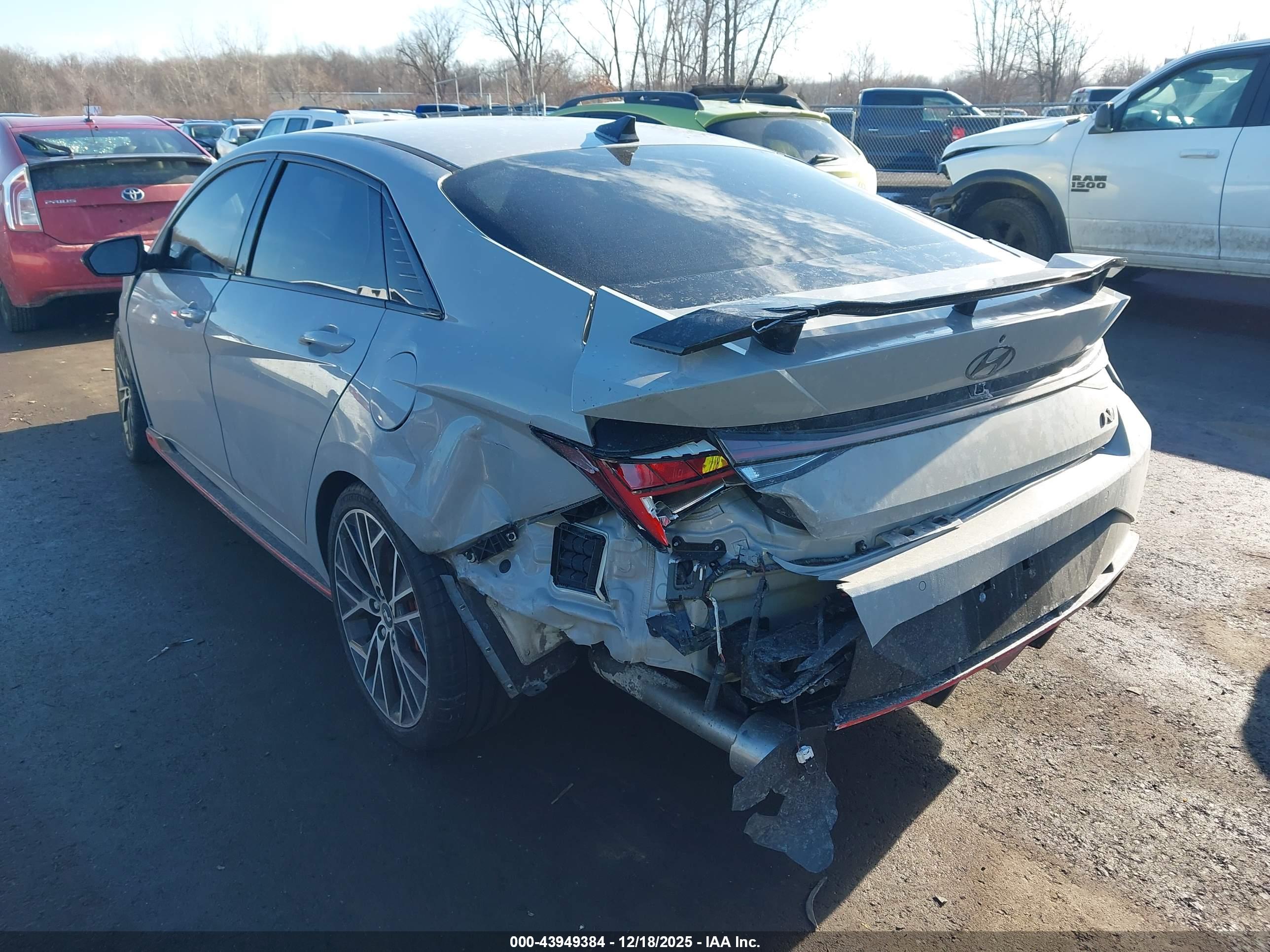 HYUNDAI ELANTRA image 3
