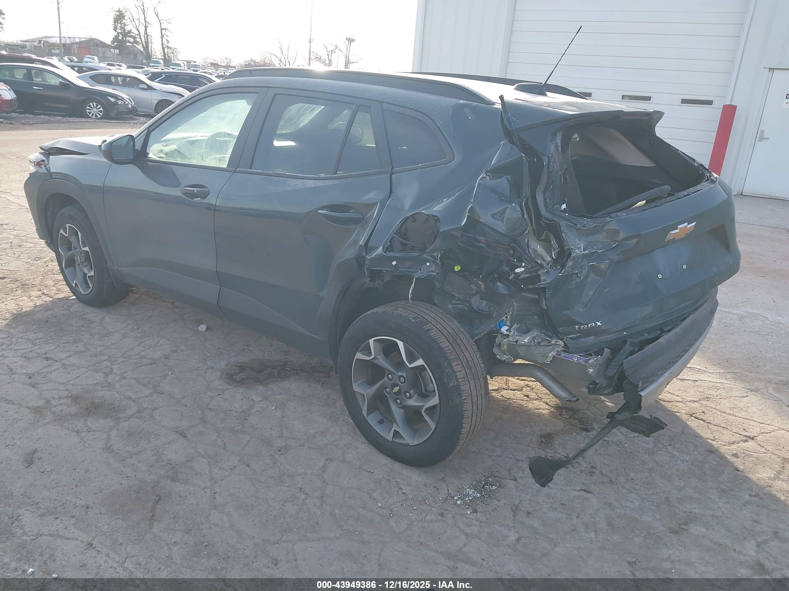 CHEVROLET TRAX image 3