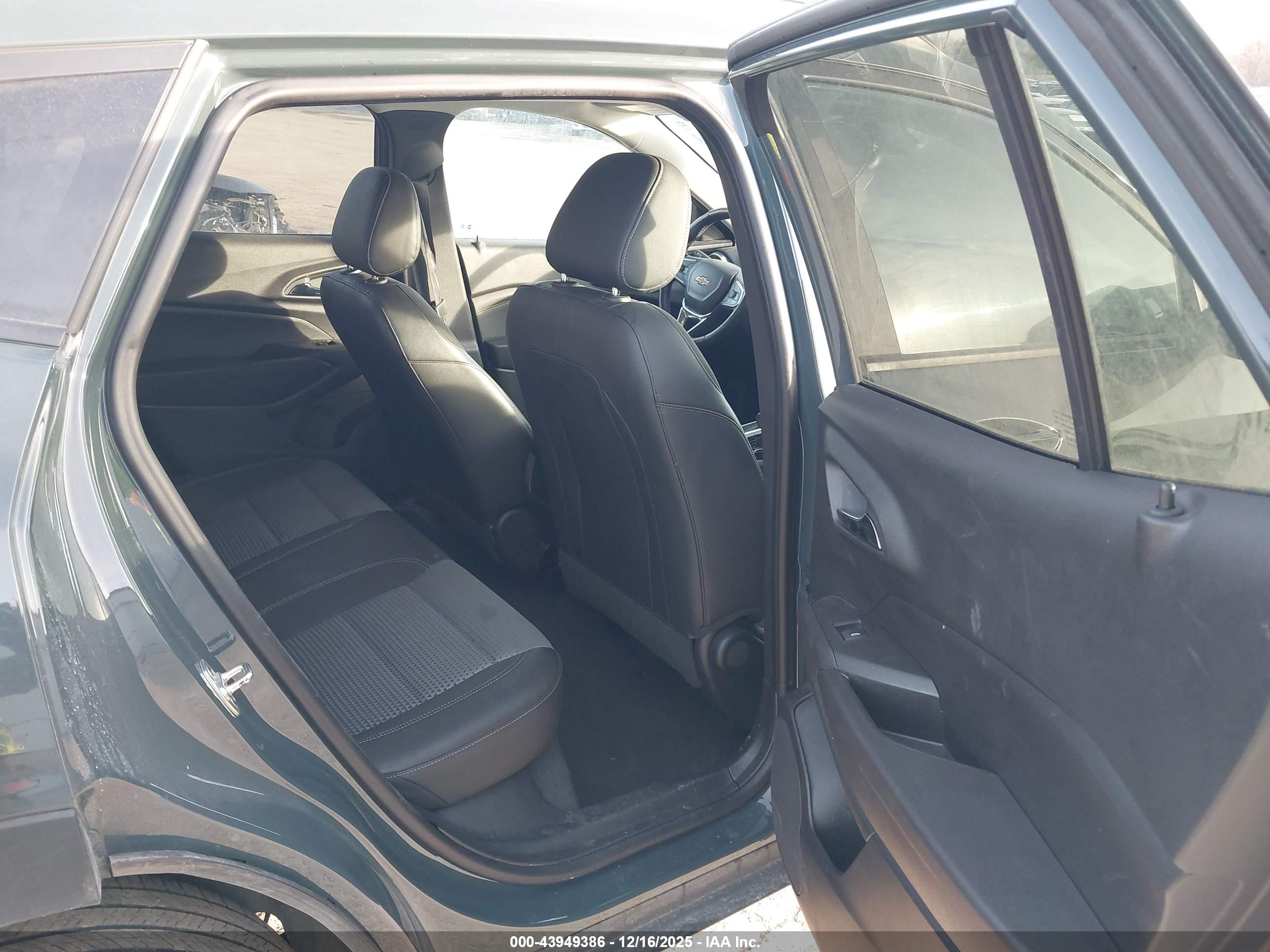 CHEVROLET TRAX image 8