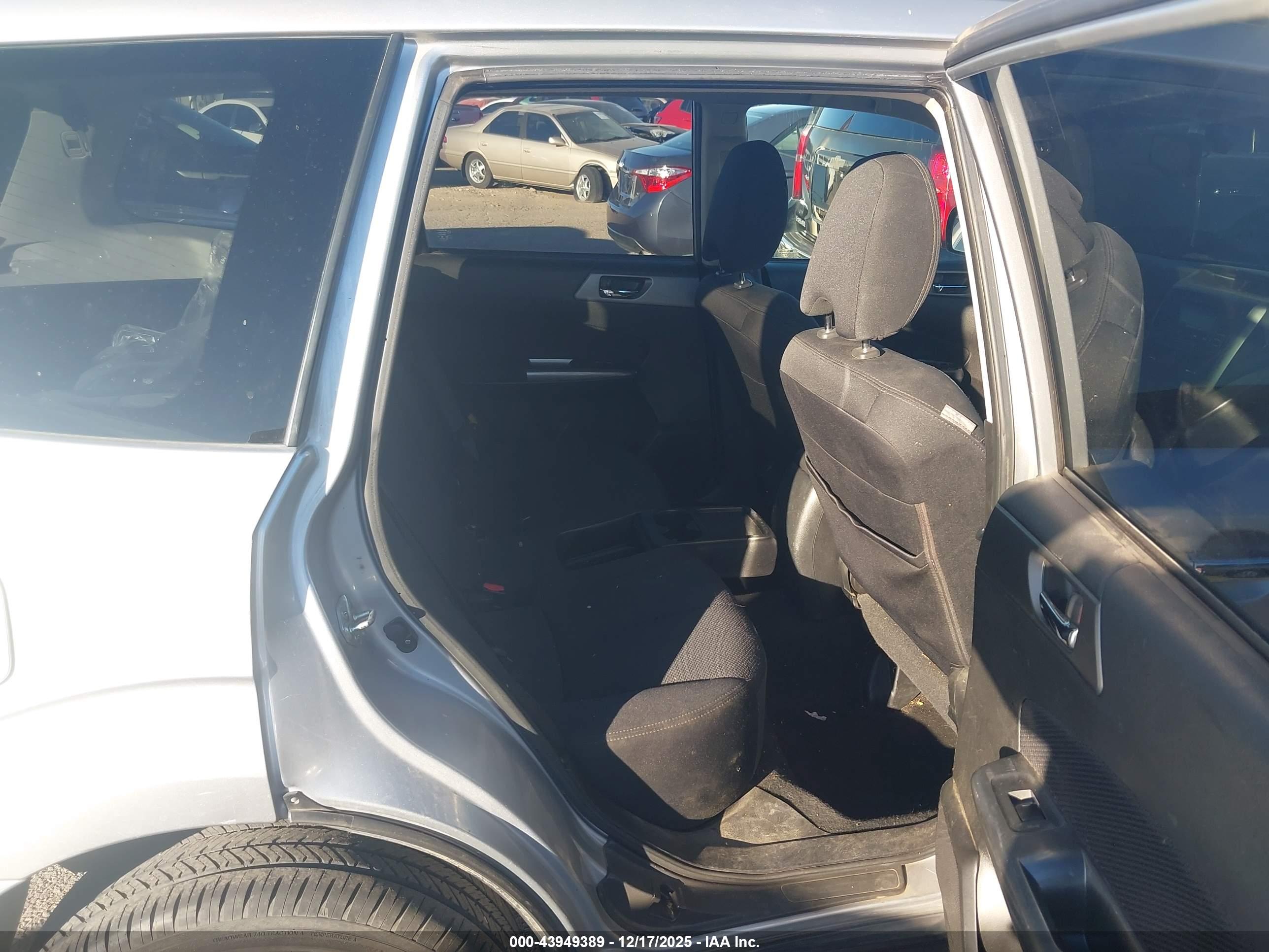 SUBARU FORESTER image 8