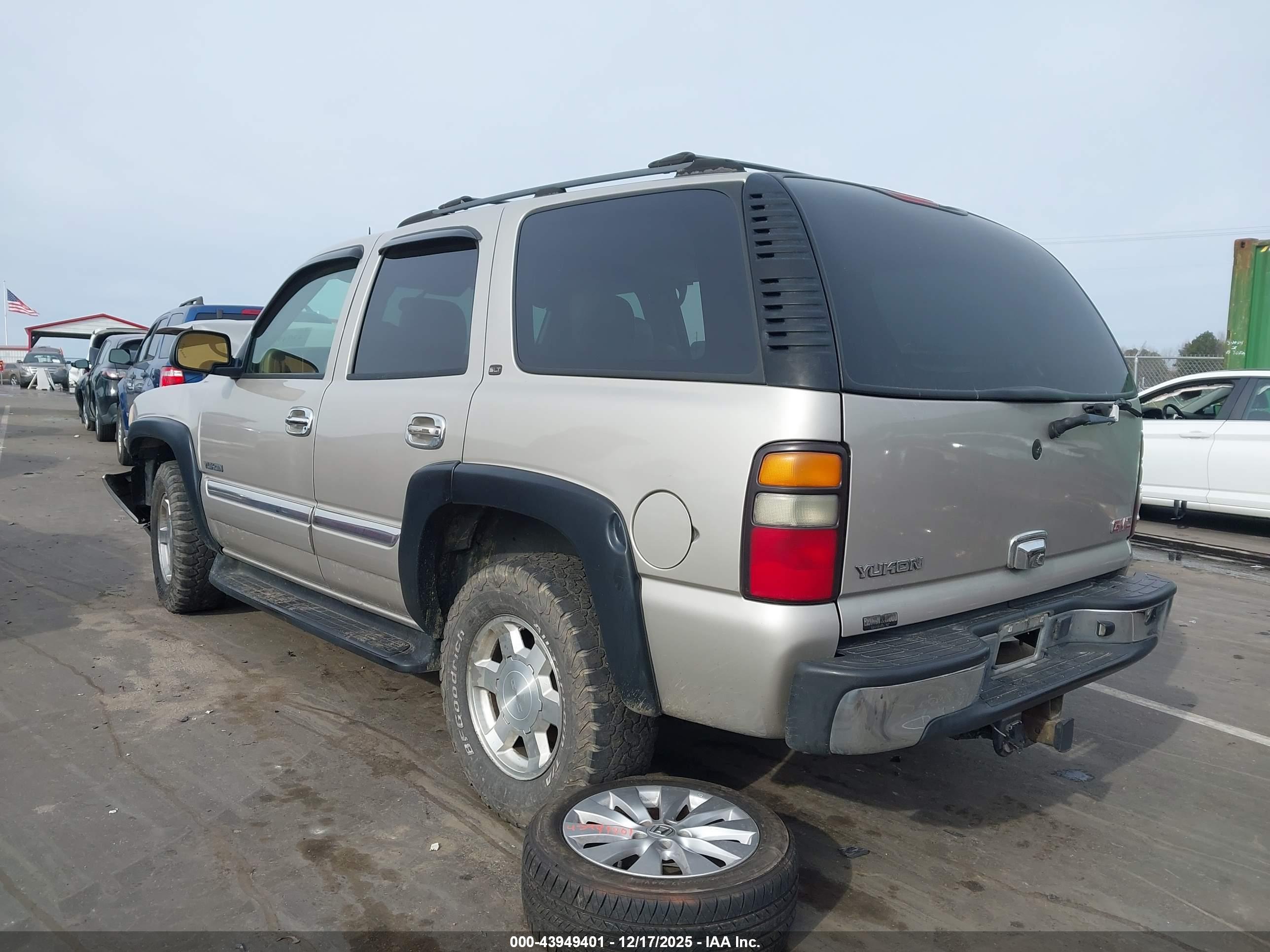 GMC YUKON image 3