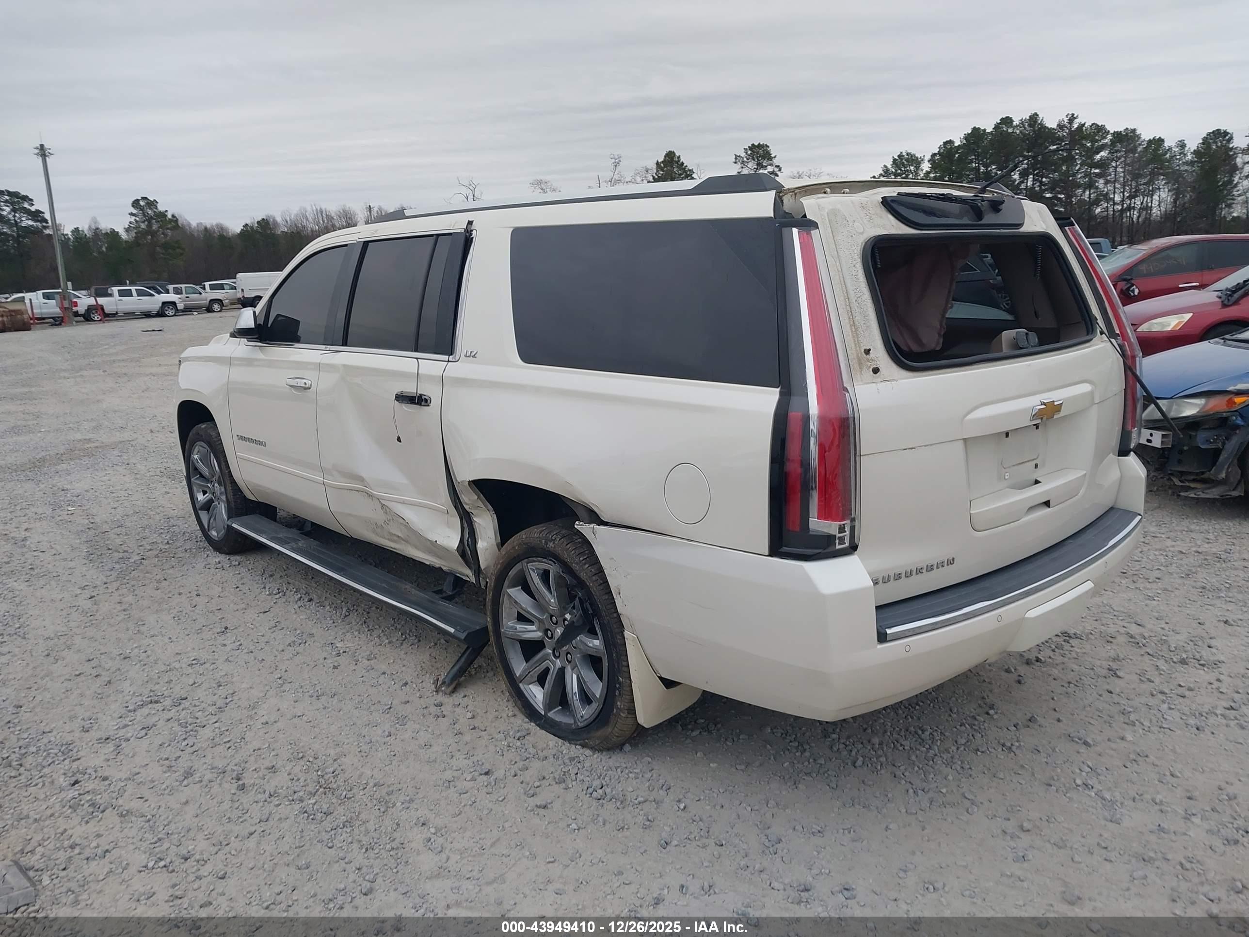 CHEVROLET SUBURBAN image 3