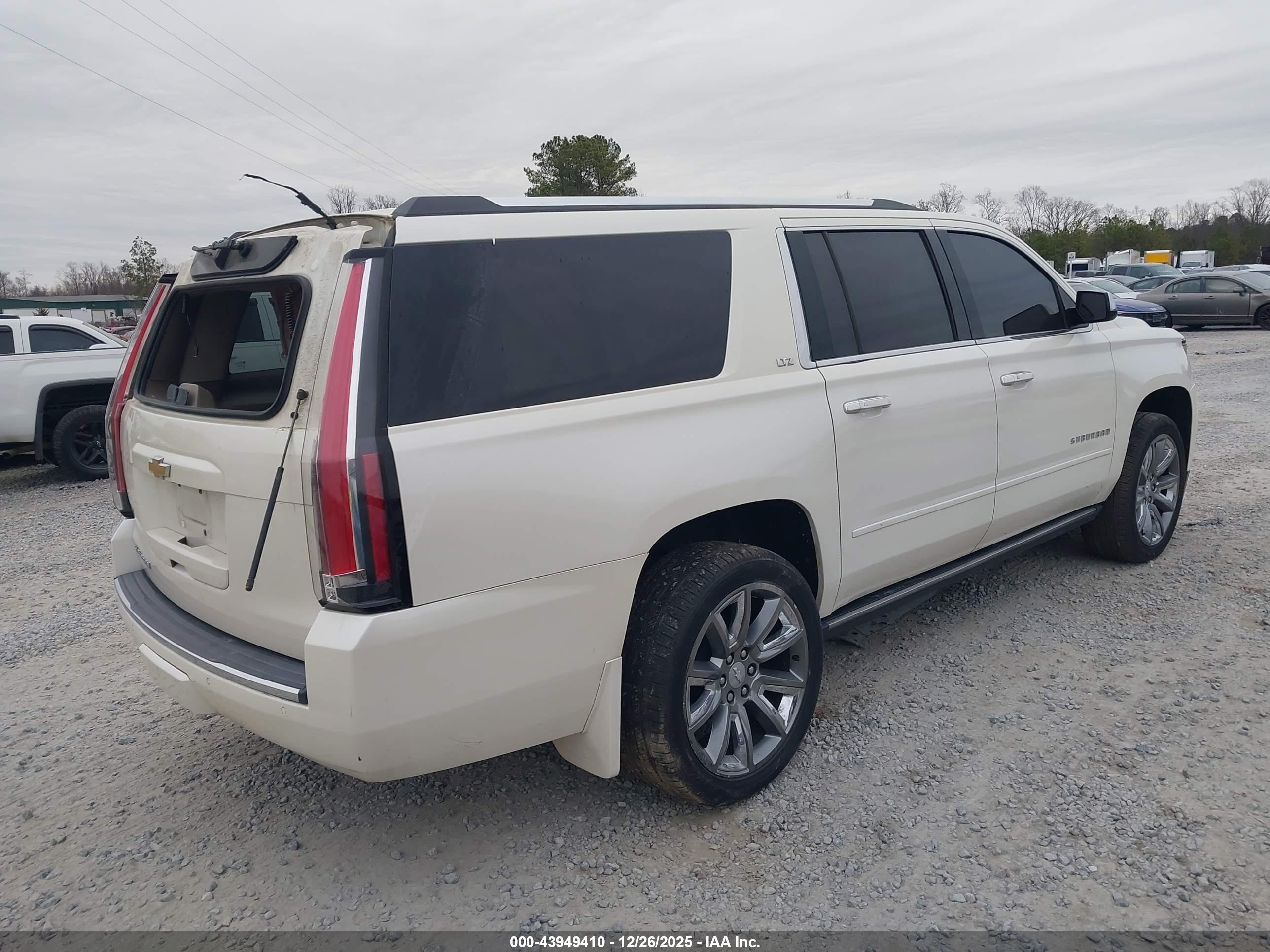 CHEVROLET SUBURBAN image 4