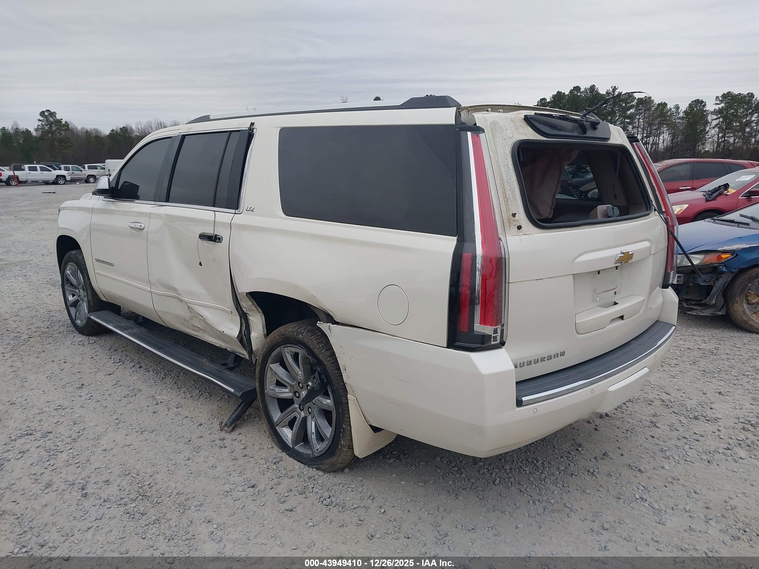 CHEVROLET SUBURBAN image 6