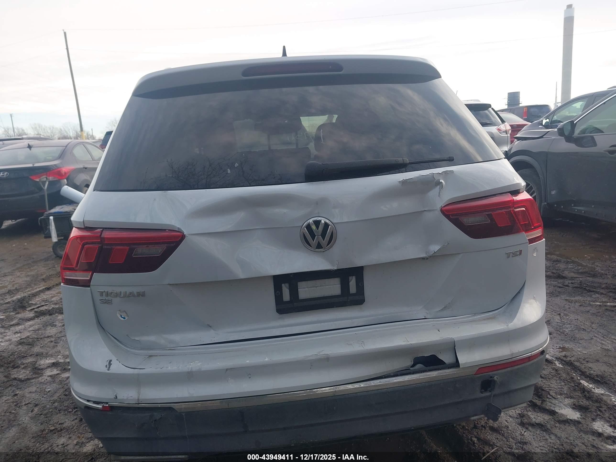 VOLKSWAGEN TIGUAN image 6