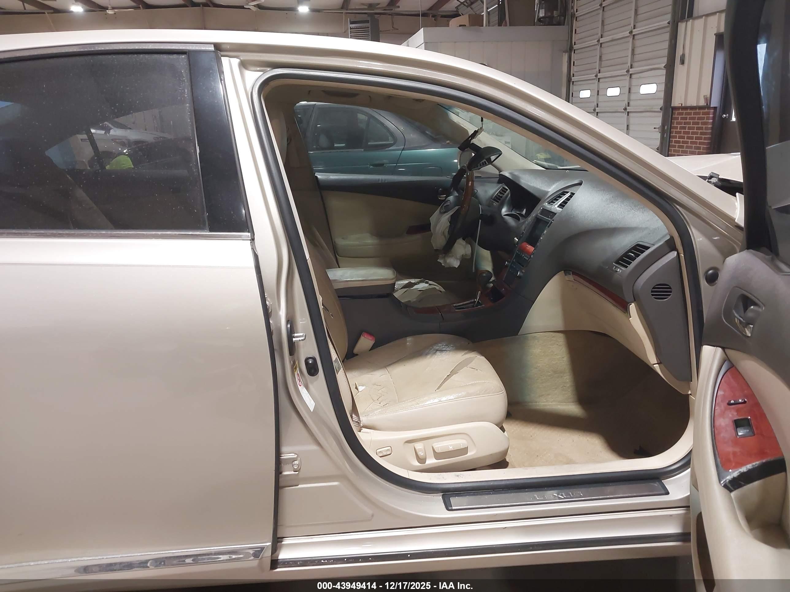 LEXUS ES image 5