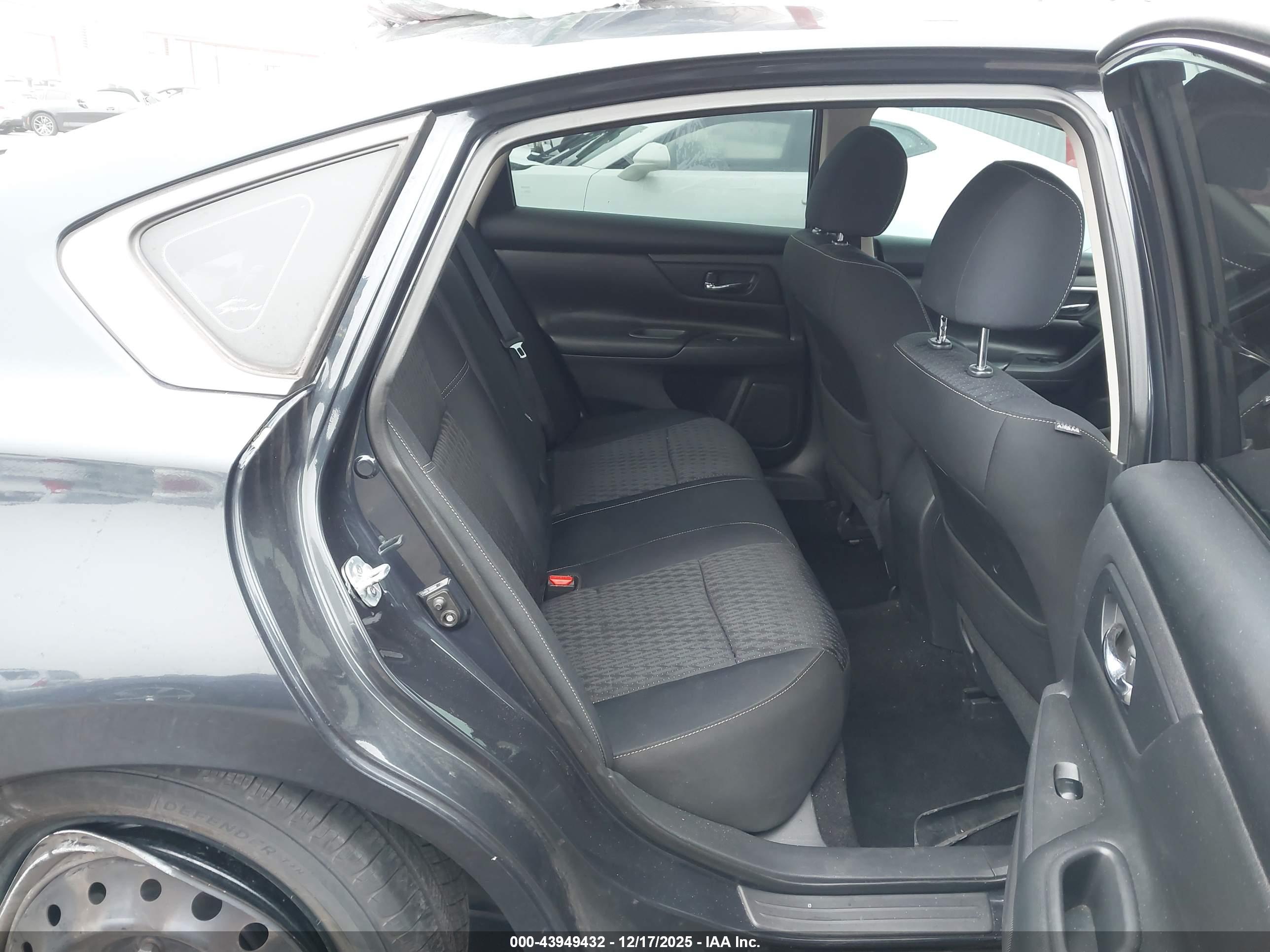 NISSAN ALTIMA image 8