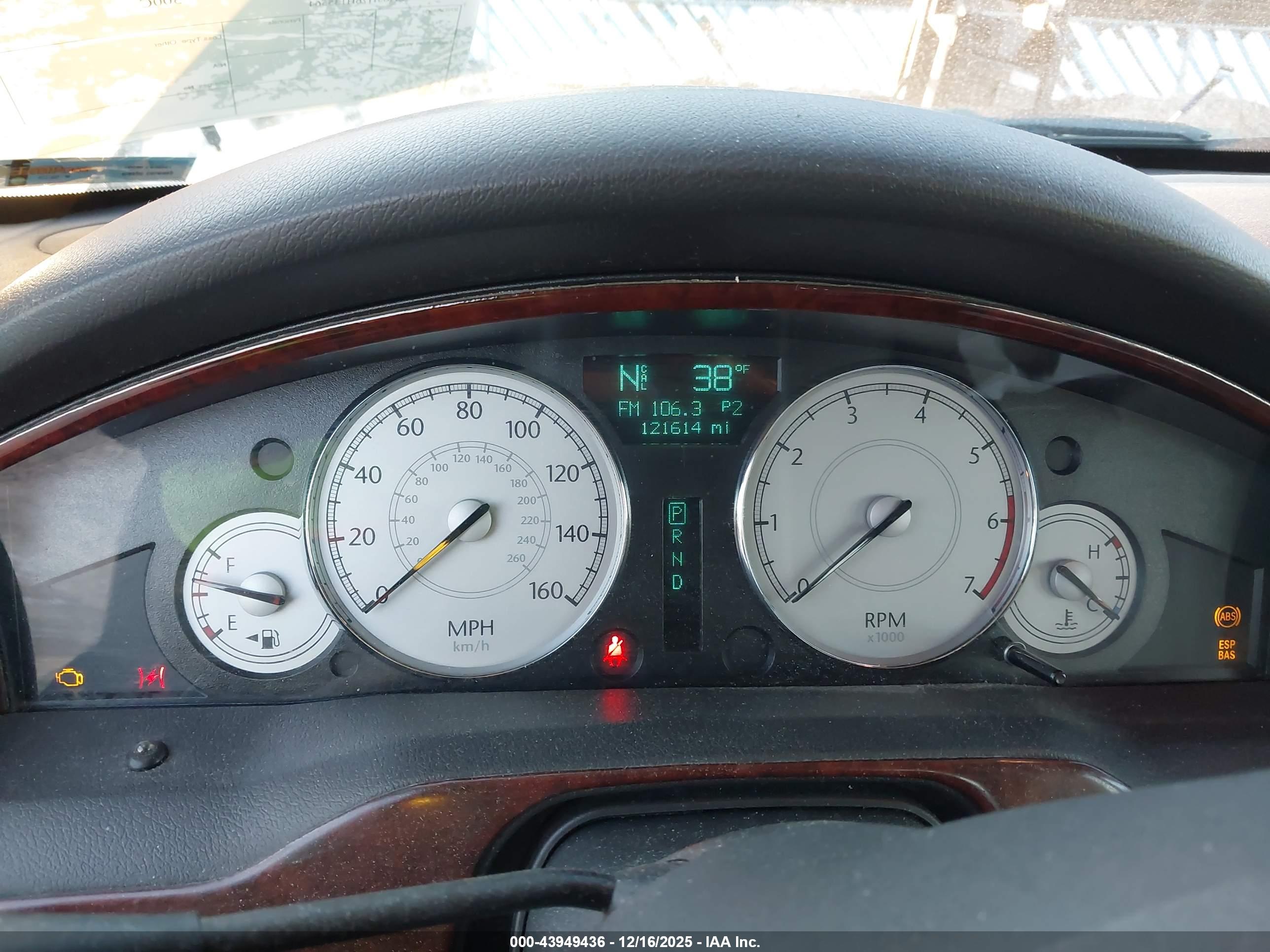 CHRYSLER 300C image 7