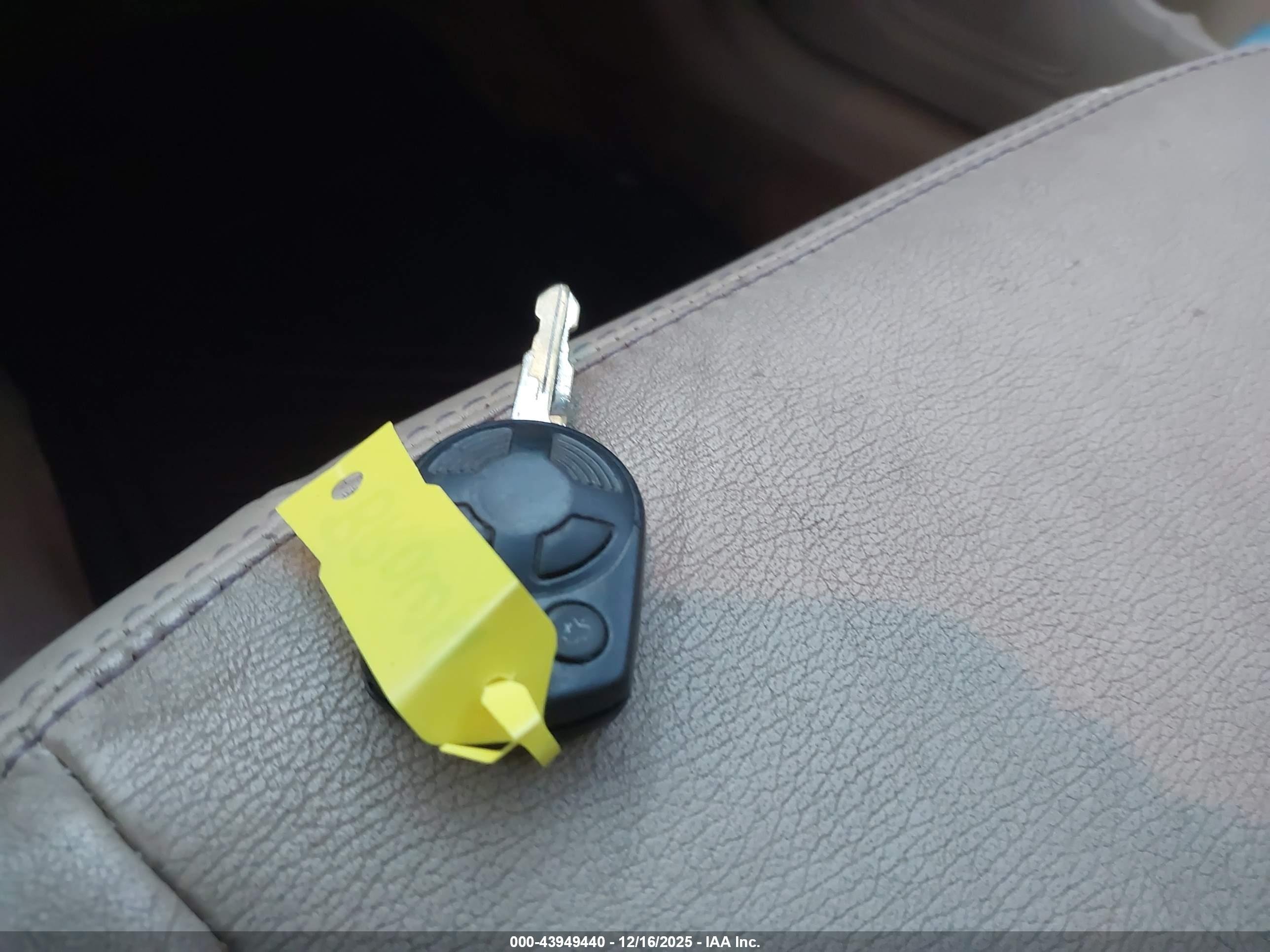 FORD FUSION image 11
