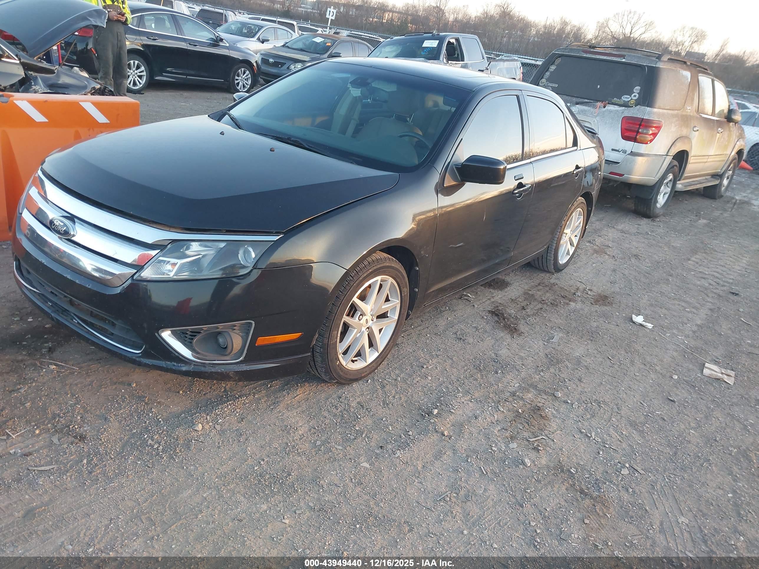 FORD FUSION image 2