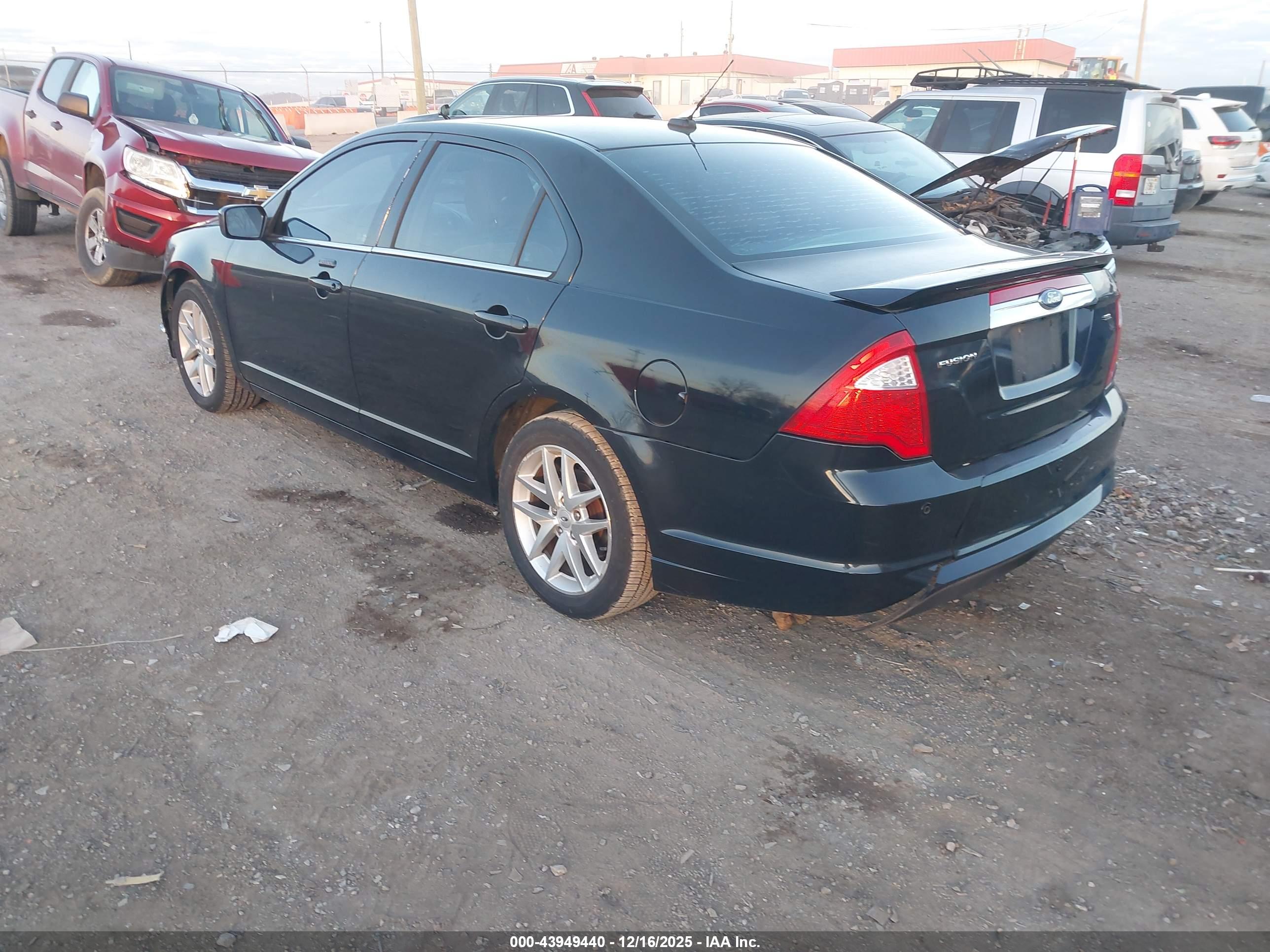 FORD FUSION image 3