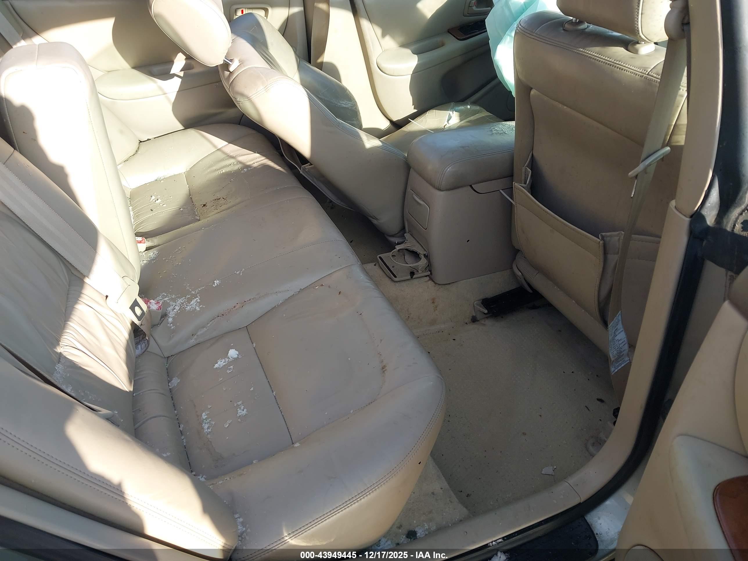 LEXUS ES image 8