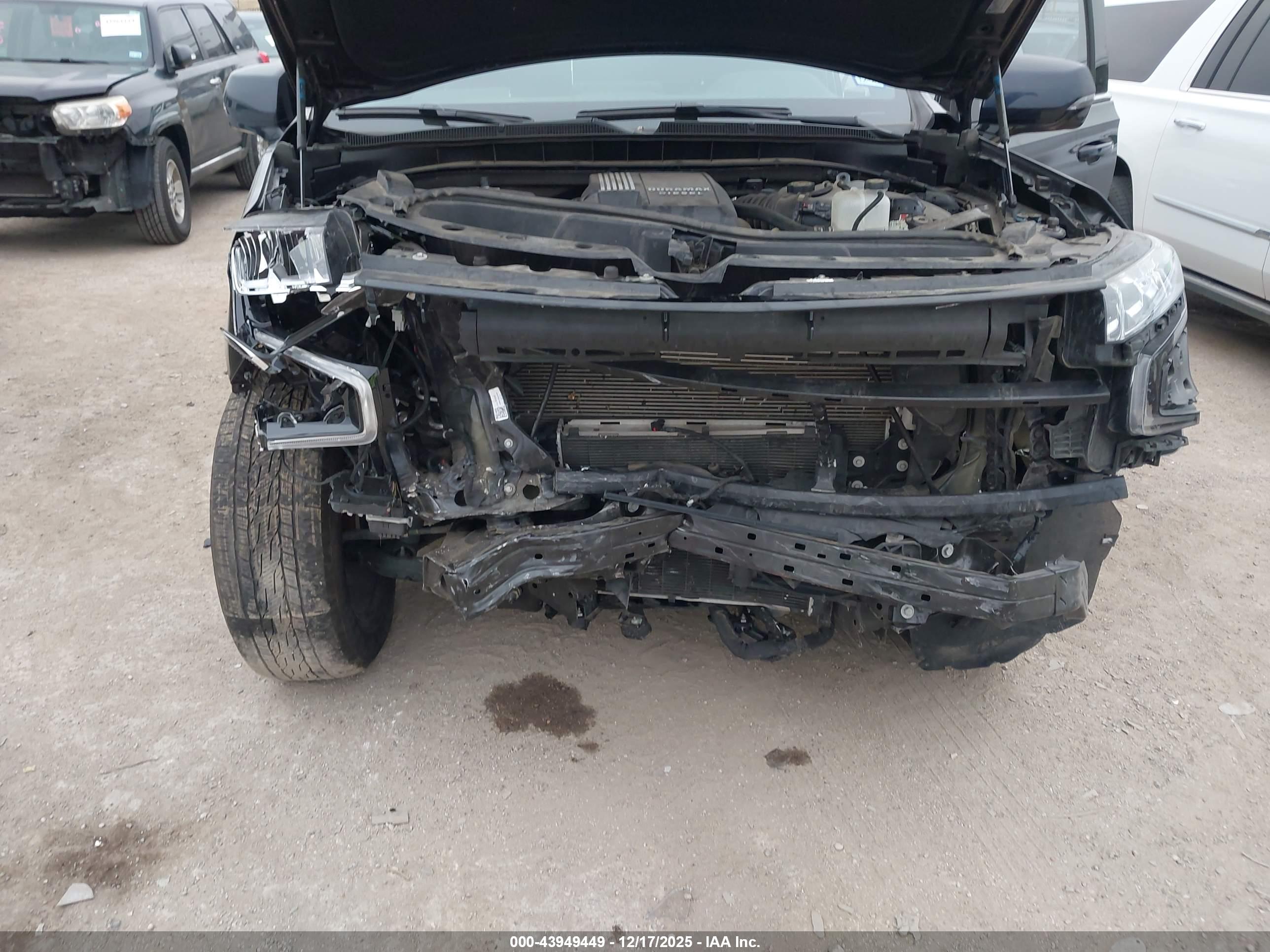 CHEVROLET SUBURBAN image 6