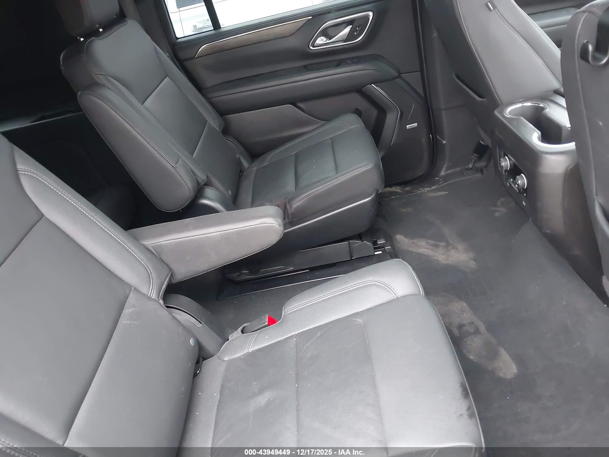 CHEVROLET SUBURBAN image 8