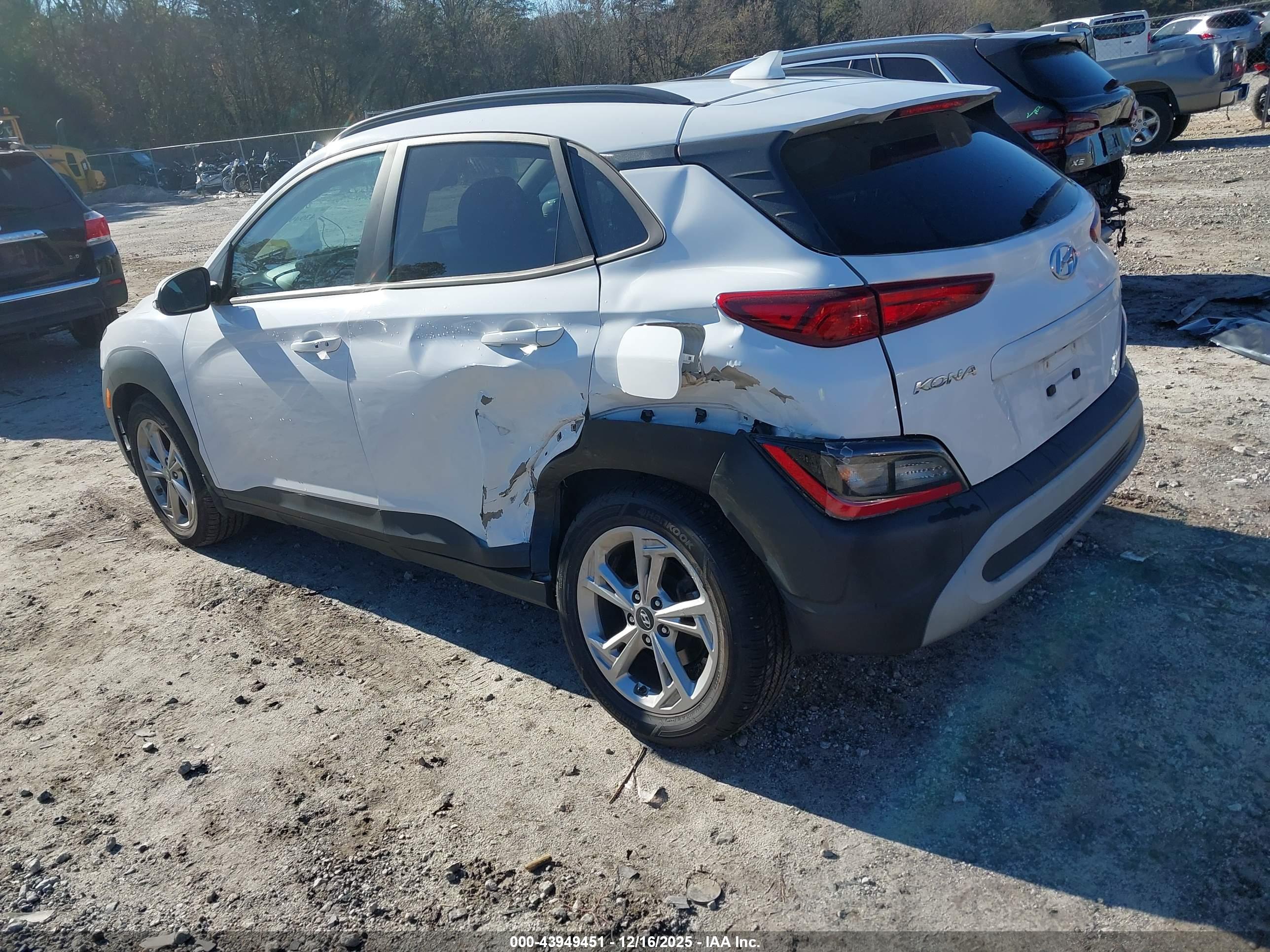 HYUNDAI KONA image 3