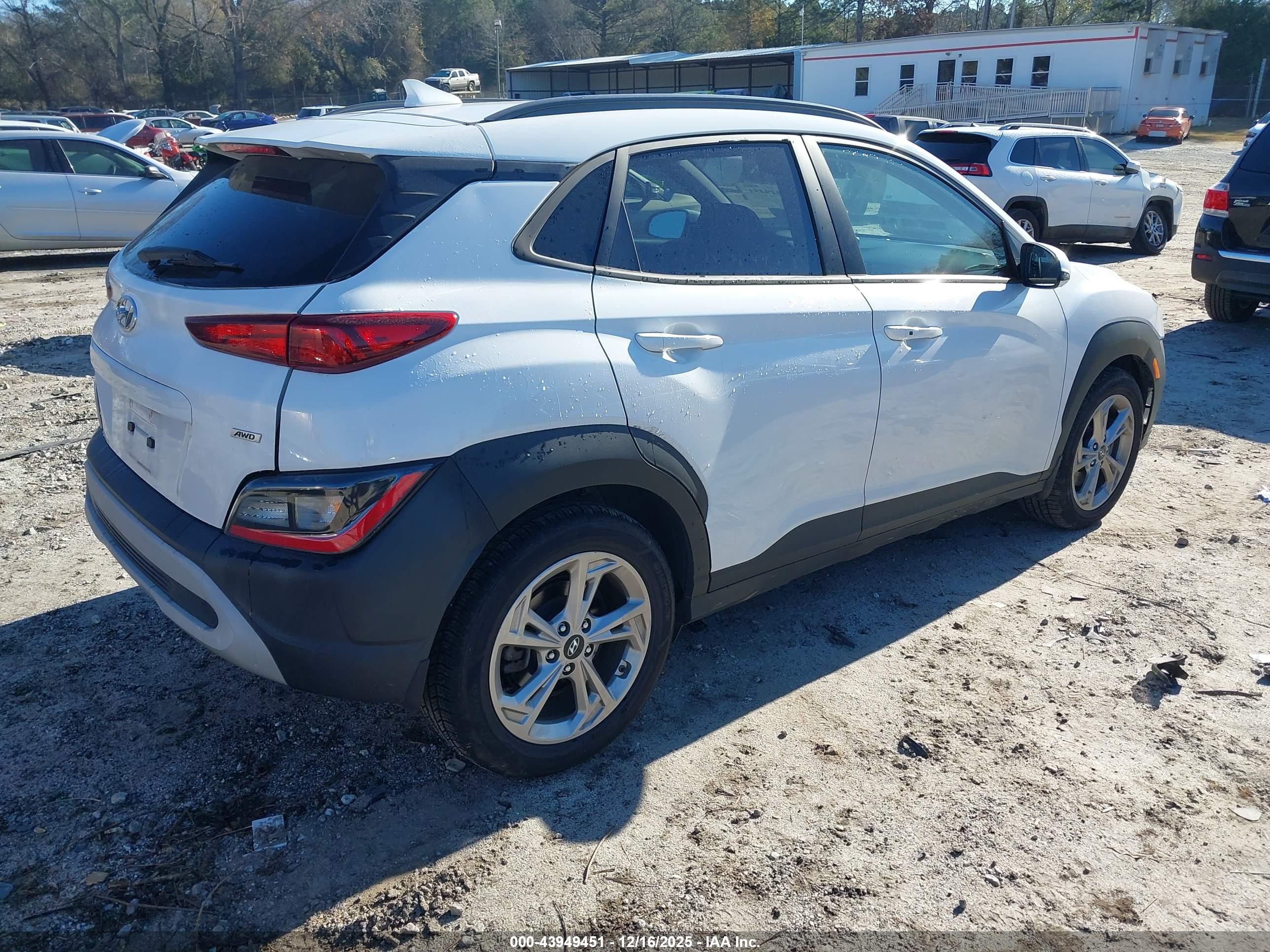 HYUNDAI KONA image 4