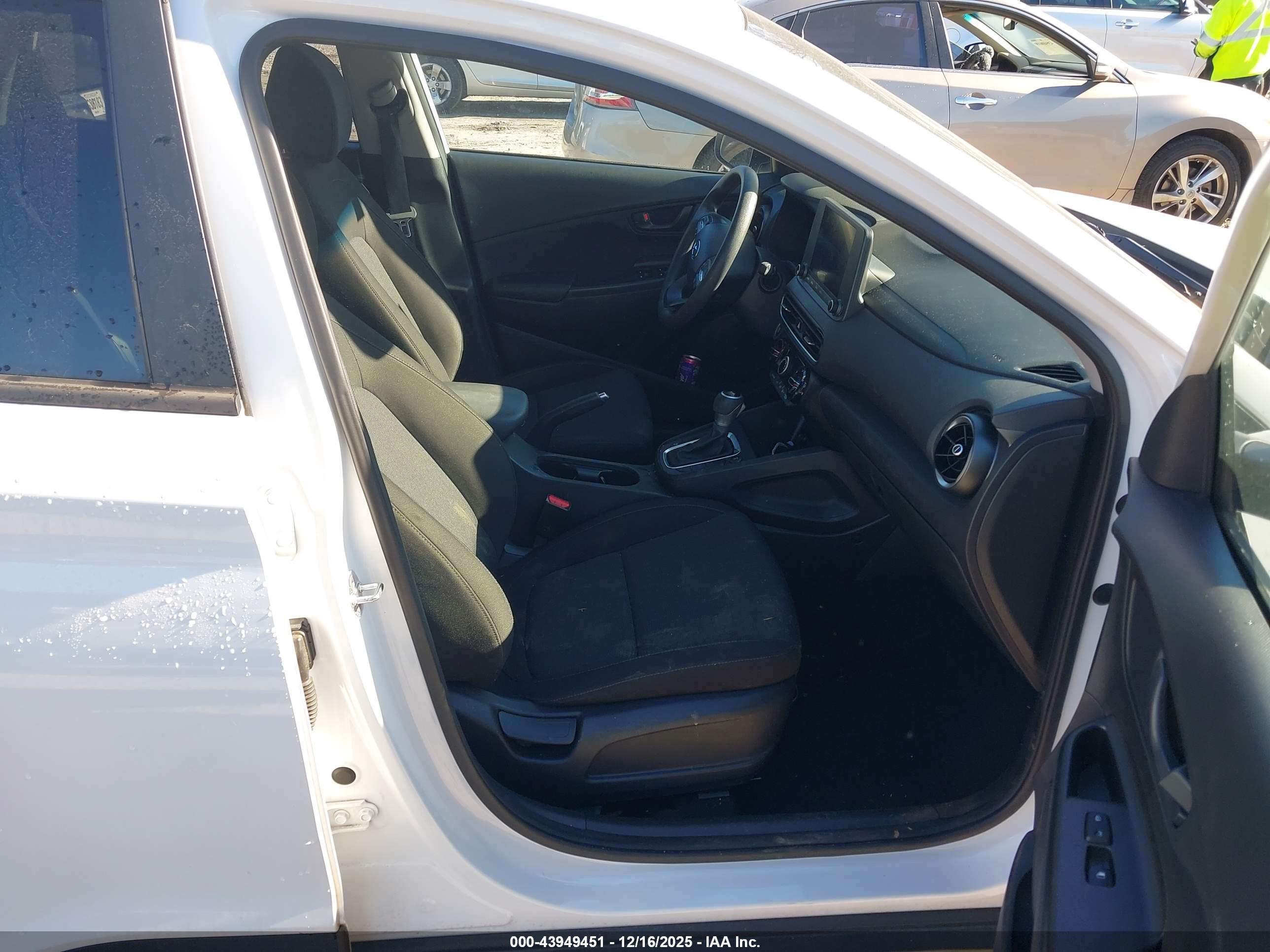 HYUNDAI KONA image 5