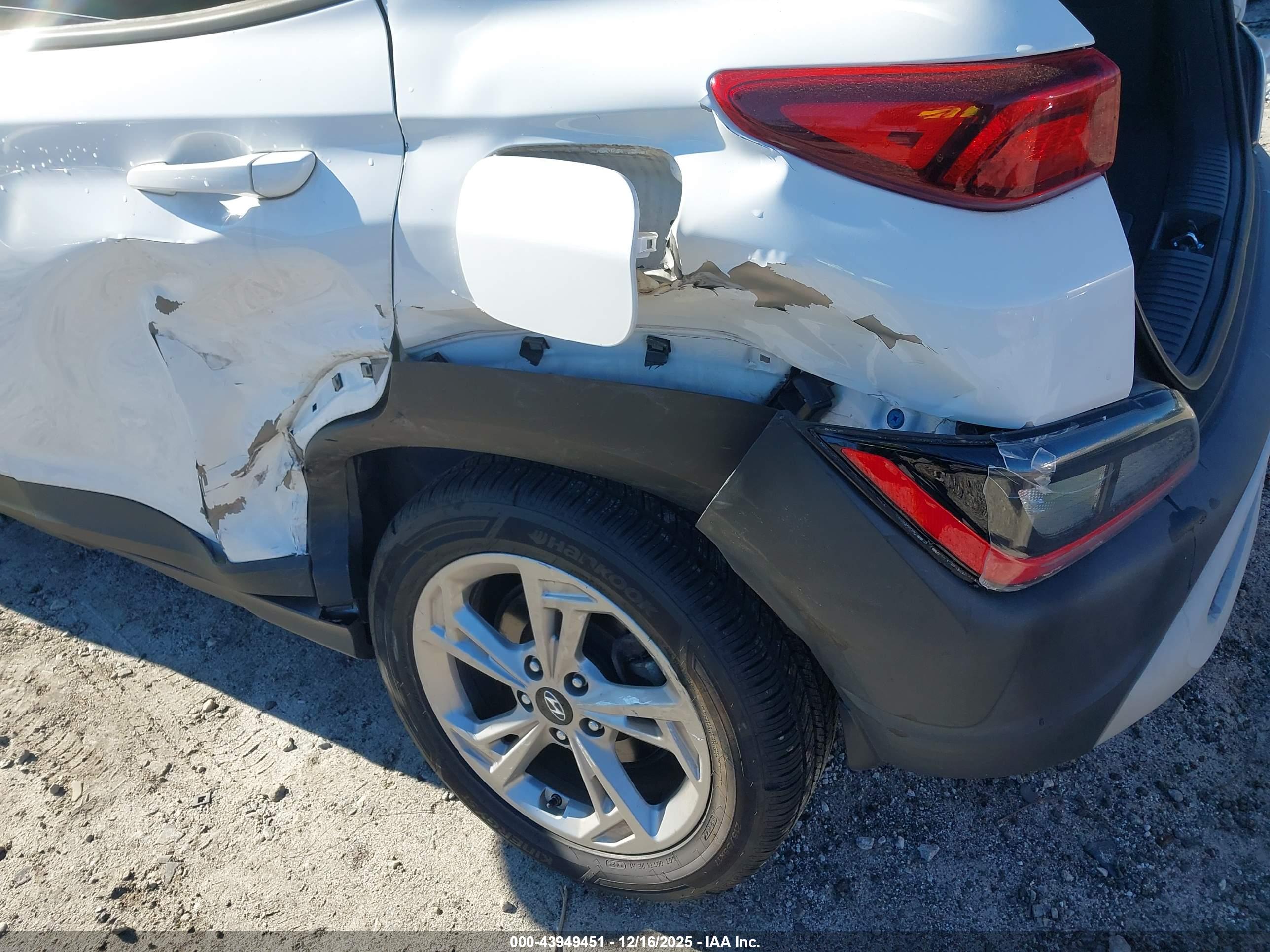 HYUNDAI KONA image 6