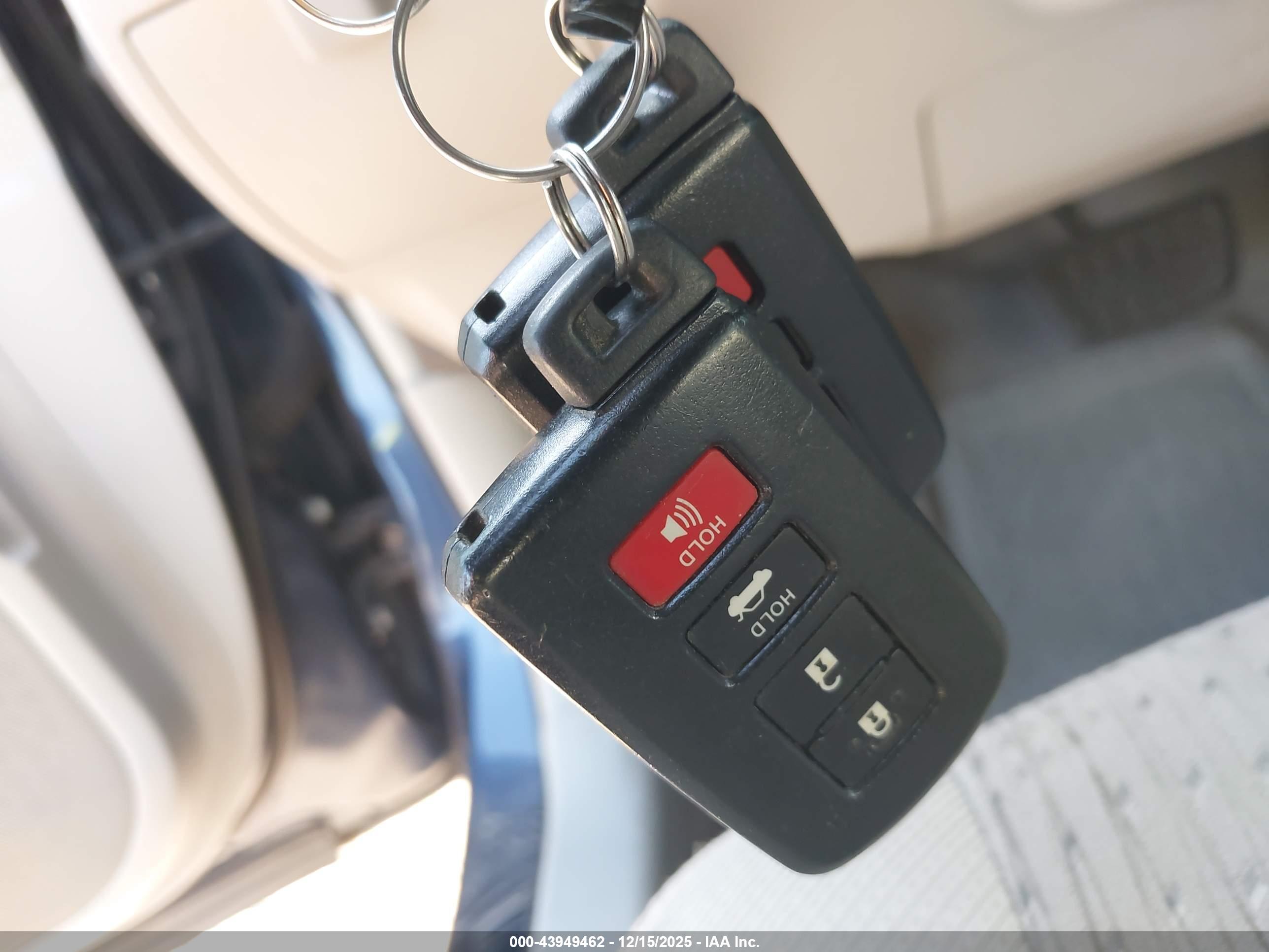 TOYOTA CAMRY image 11