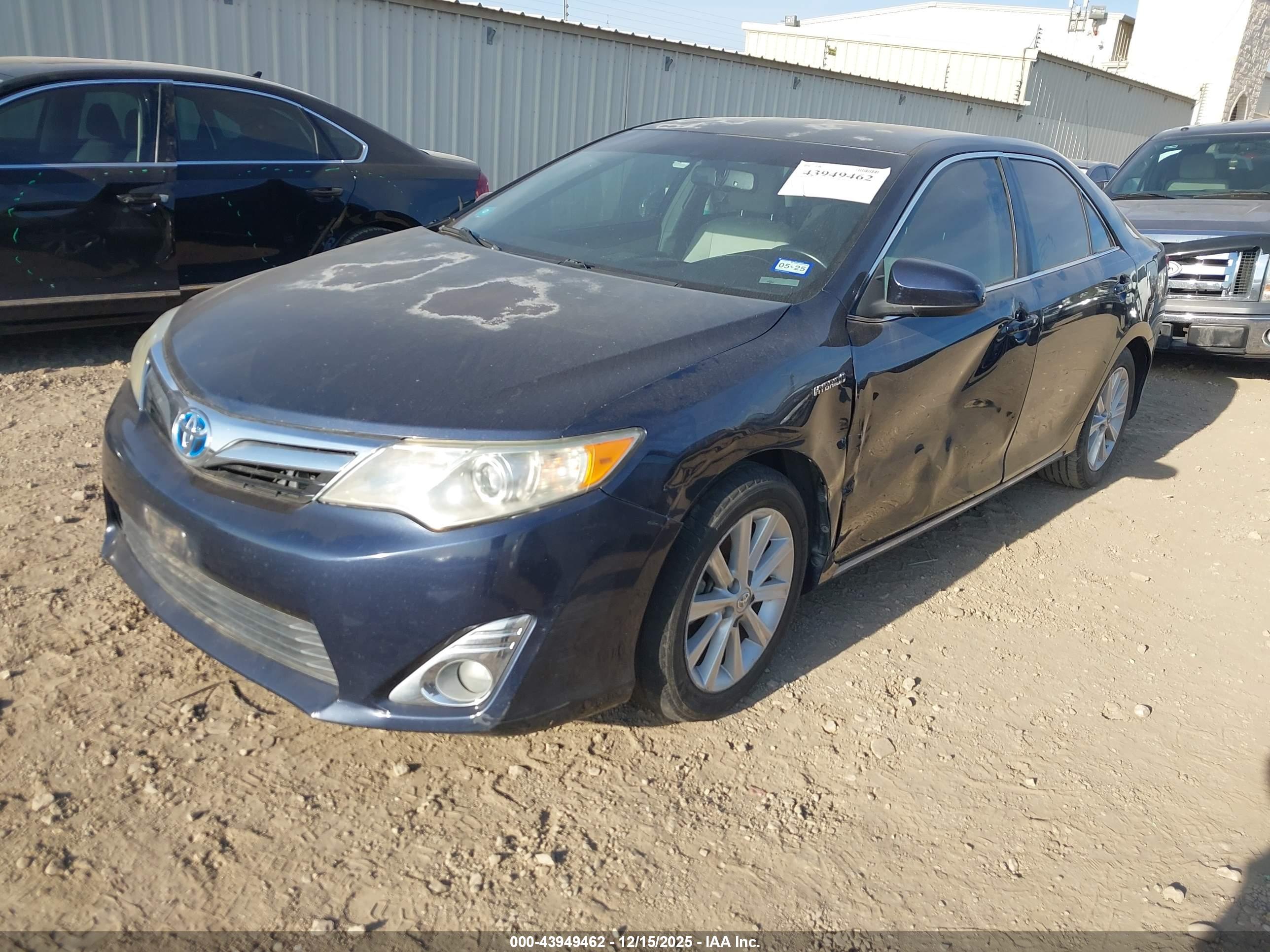 TOYOTA CAMRY image 2