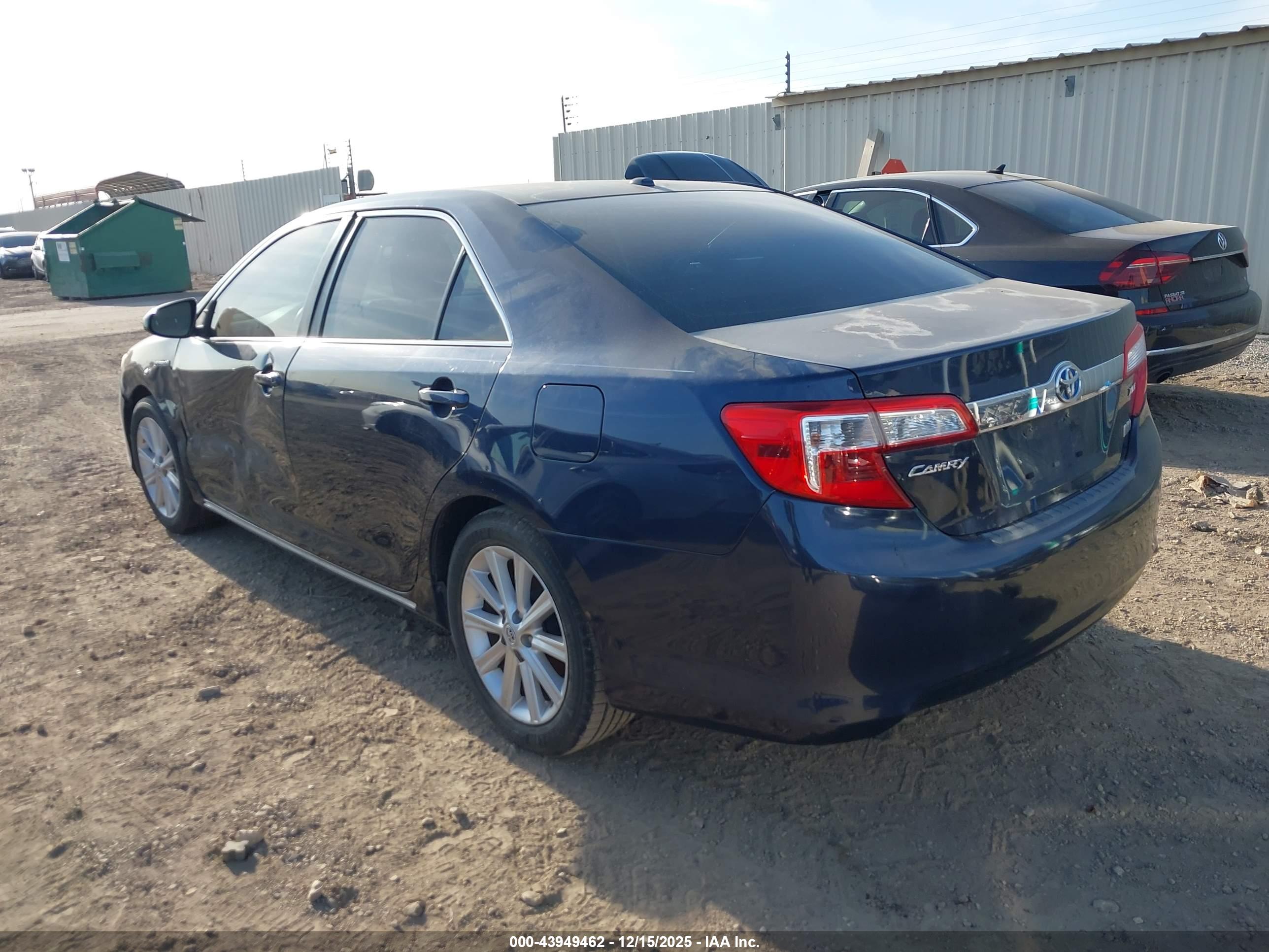 TOYOTA CAMRY image 3