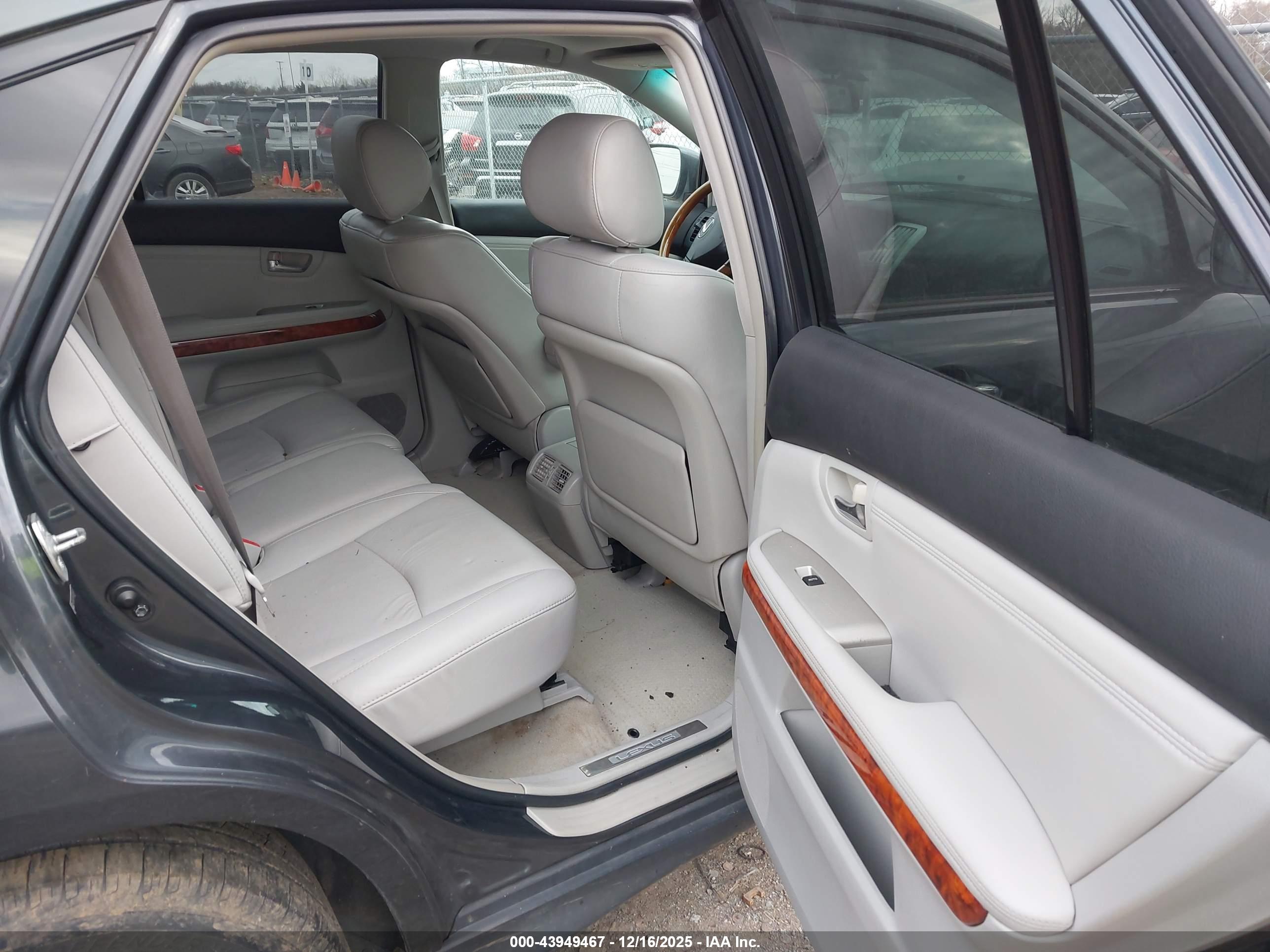 LEXUS RX image 8
