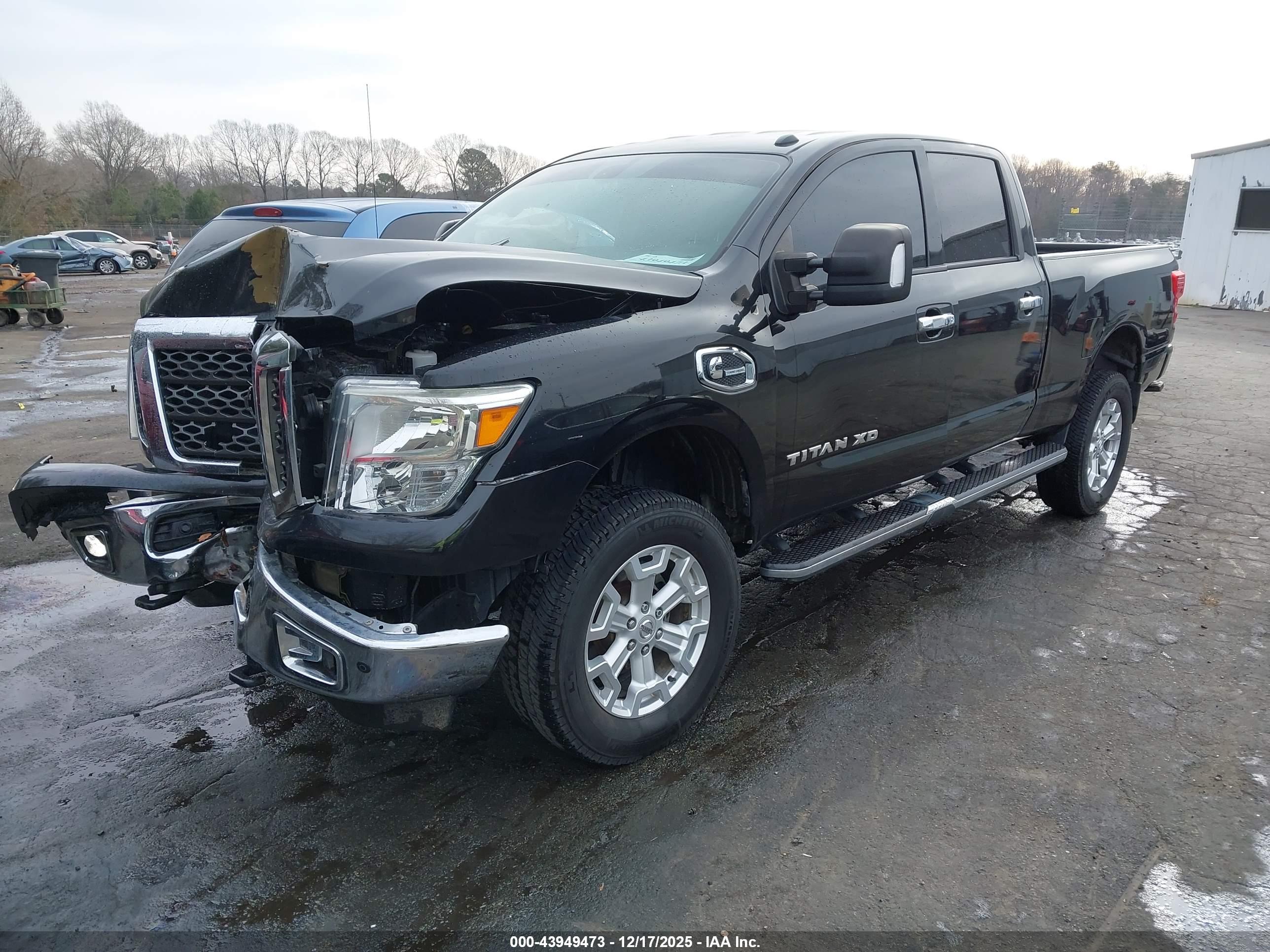 NISSAN TITAN image 2
