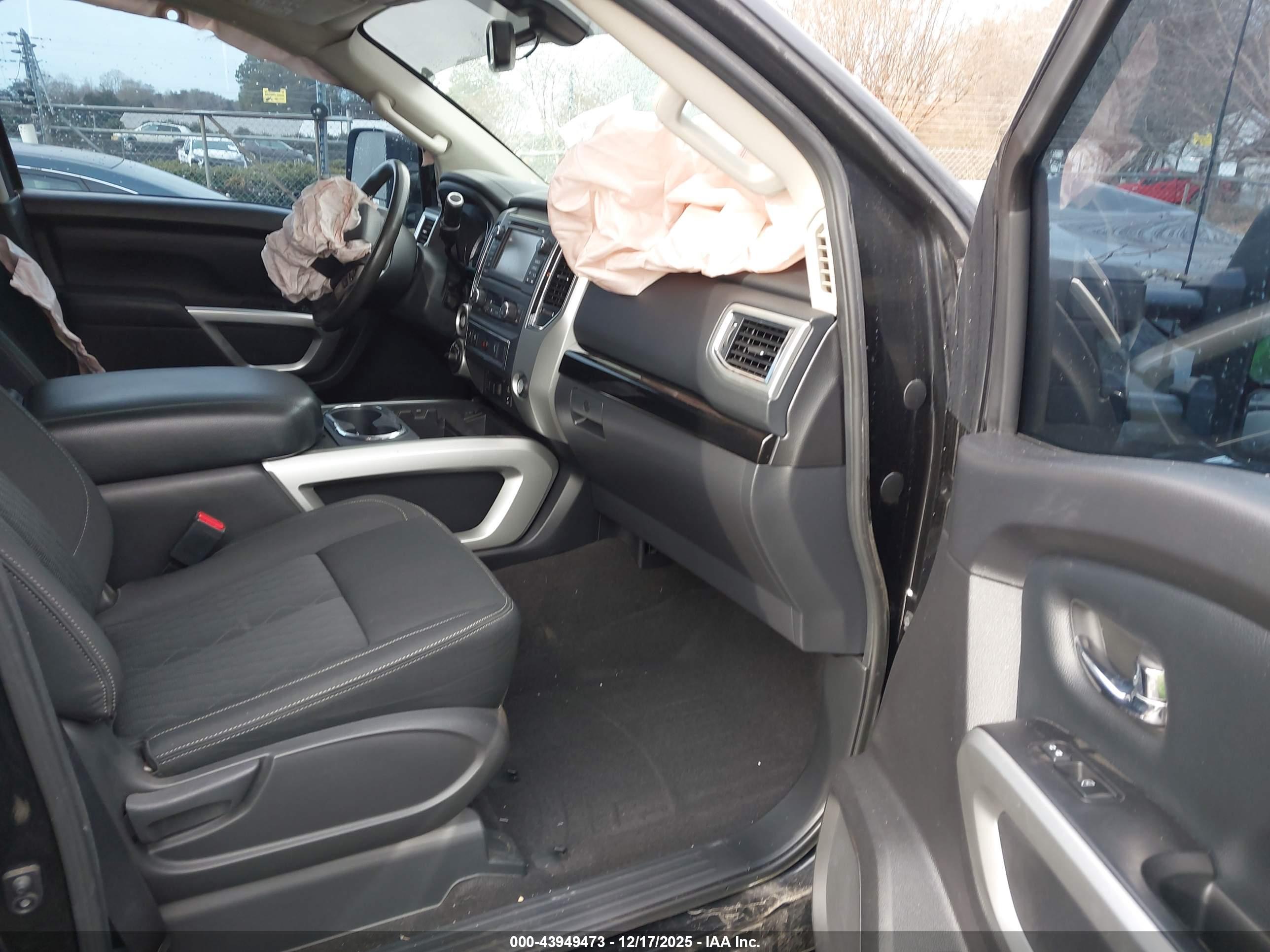 NISSAN TITAN image 5