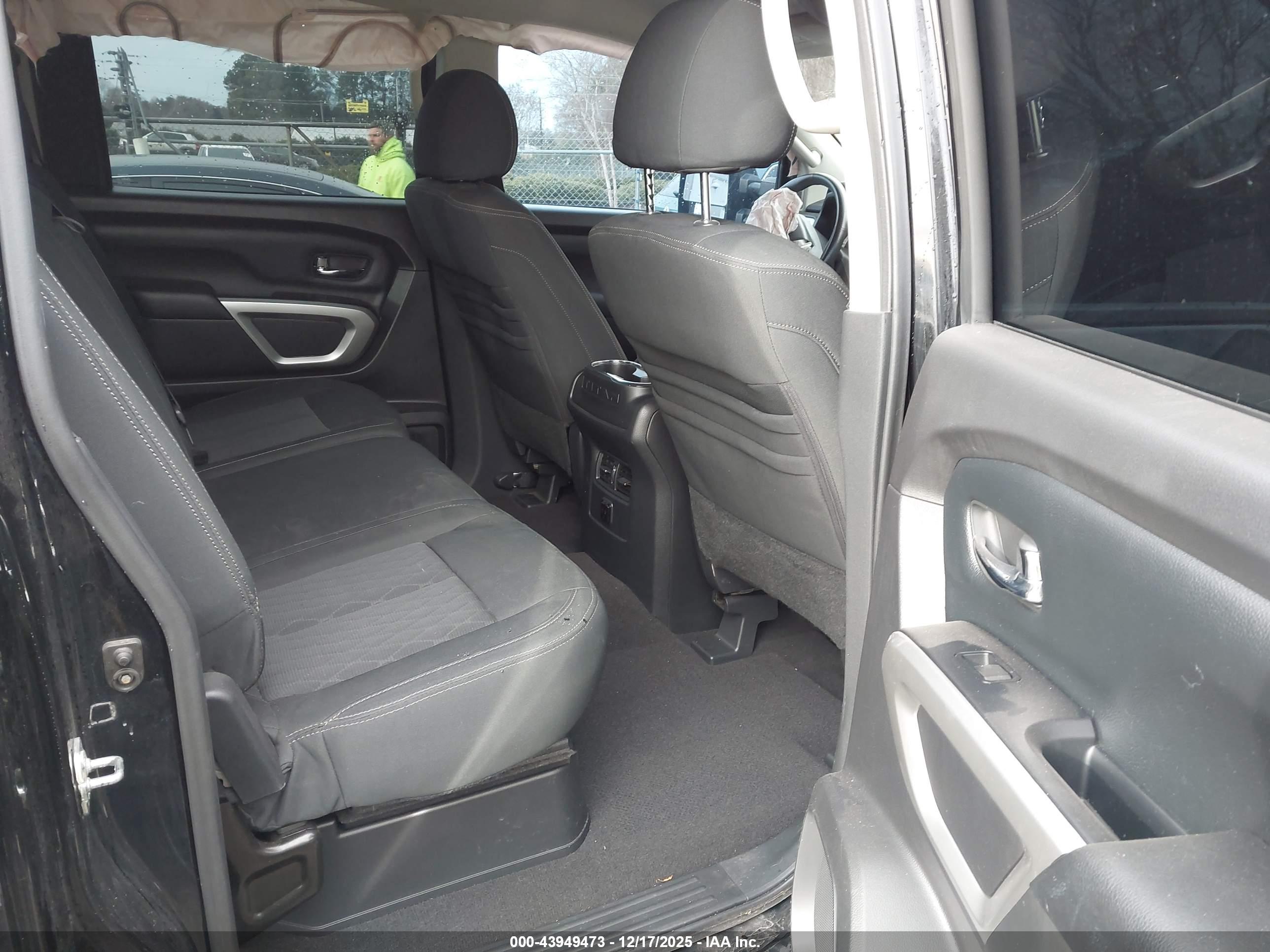 NISSAN TITAN image 8