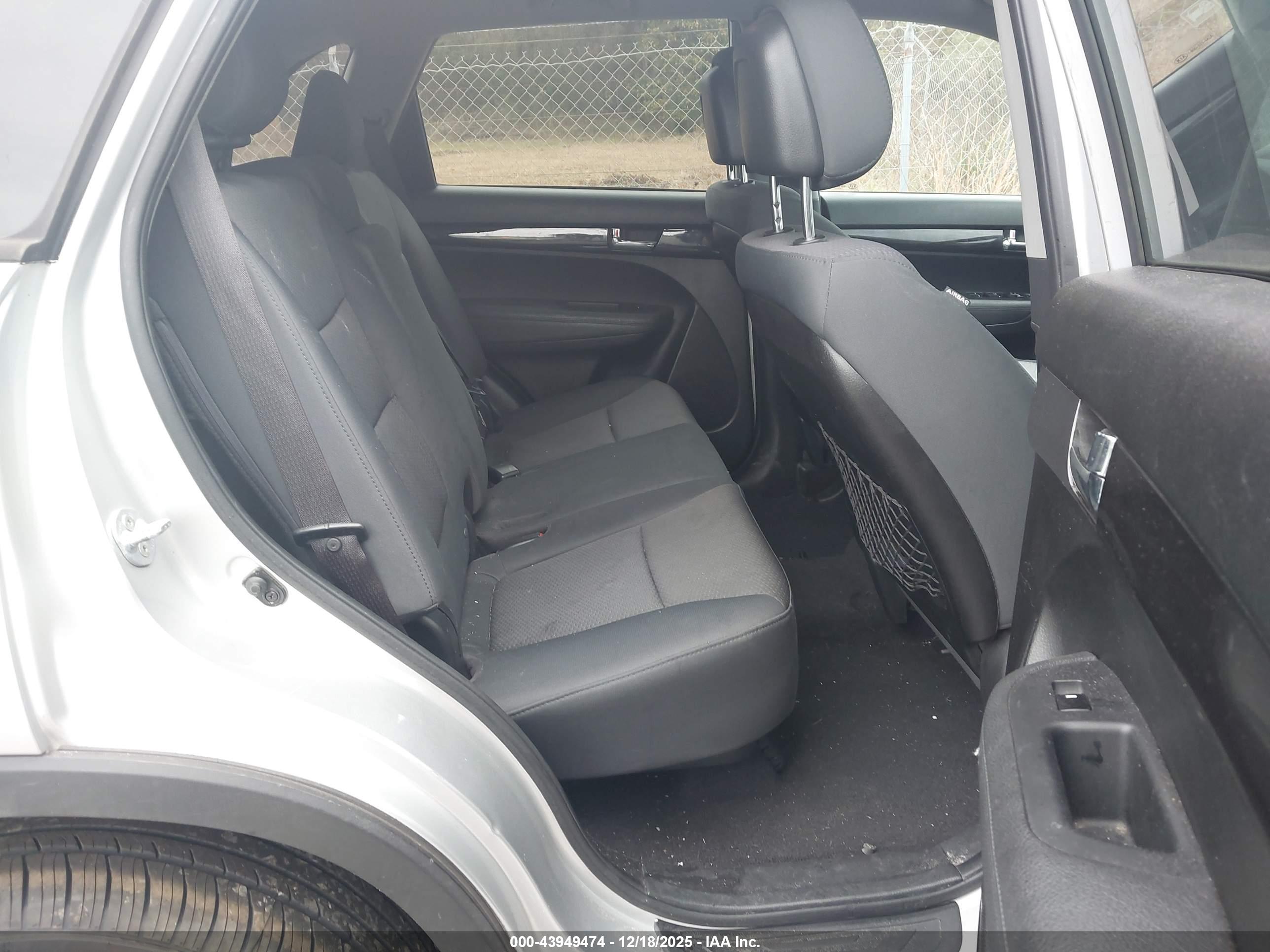 KIA SORENTO image 8