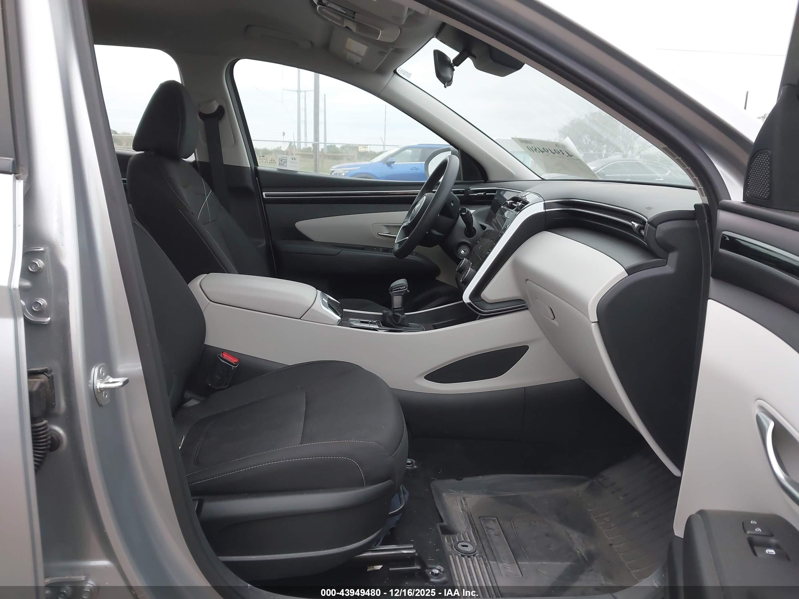 HYUNDAI TUCSON image 5