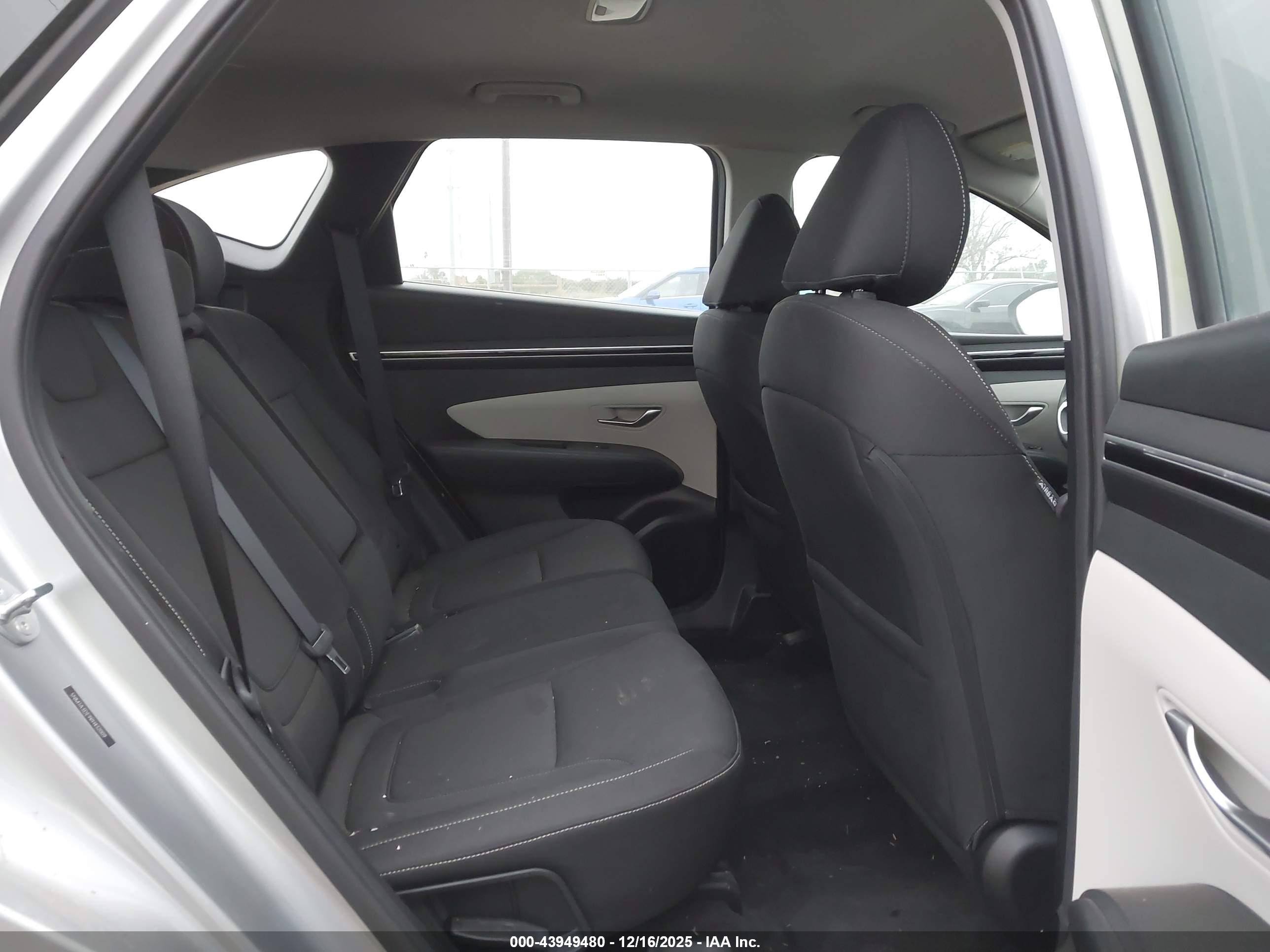 HYUNDAI TUCSON image 8