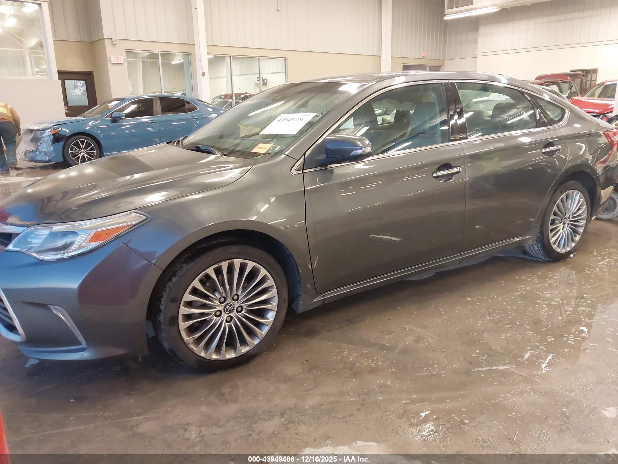 TOYOTA AVALON image 2