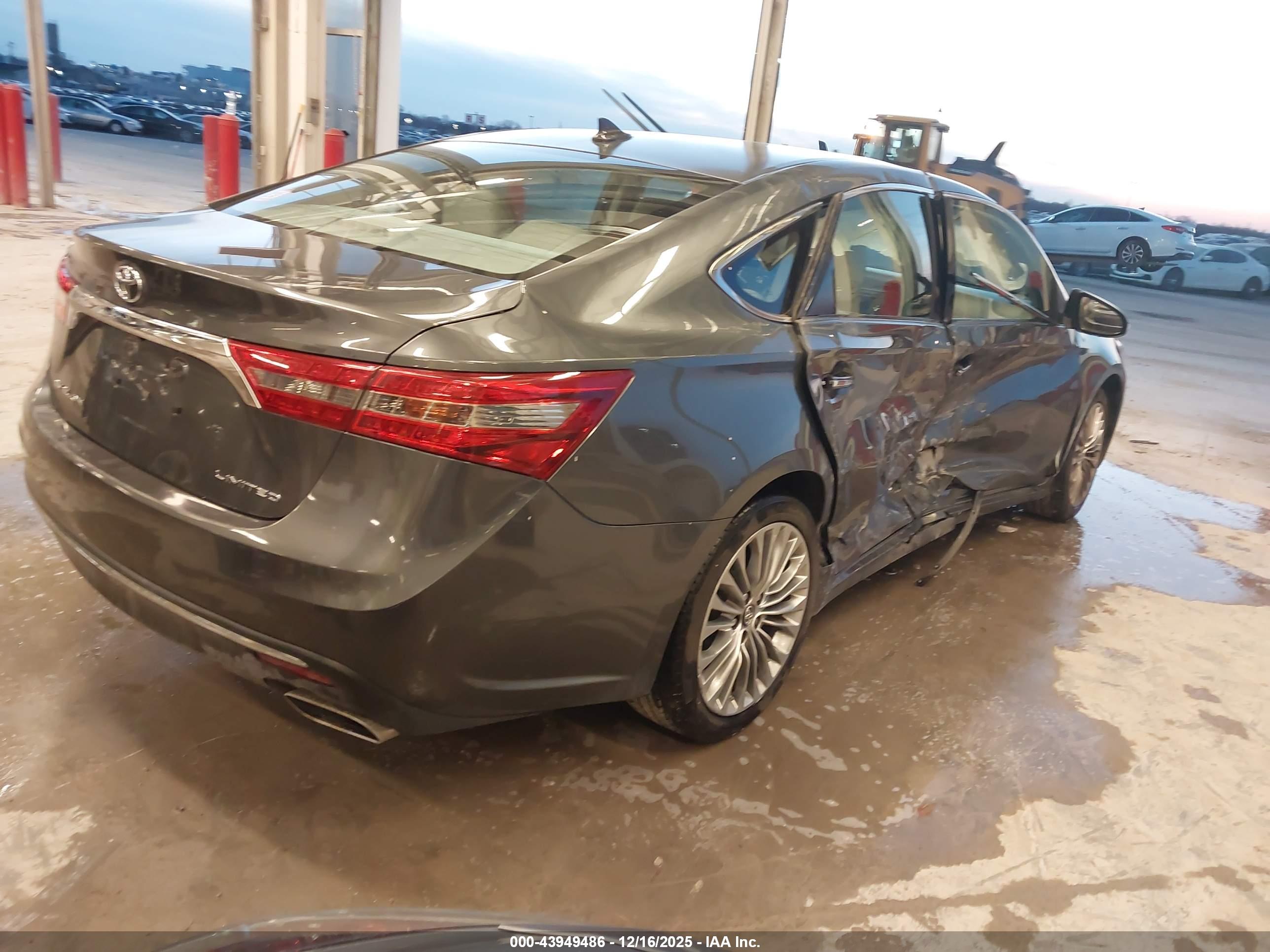 TOYOTA AVALON image 4