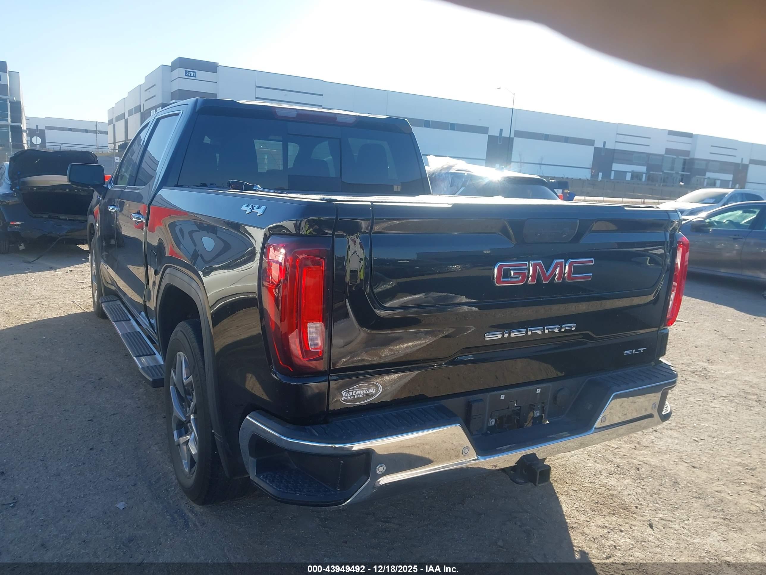 GMC SIERRA image 3