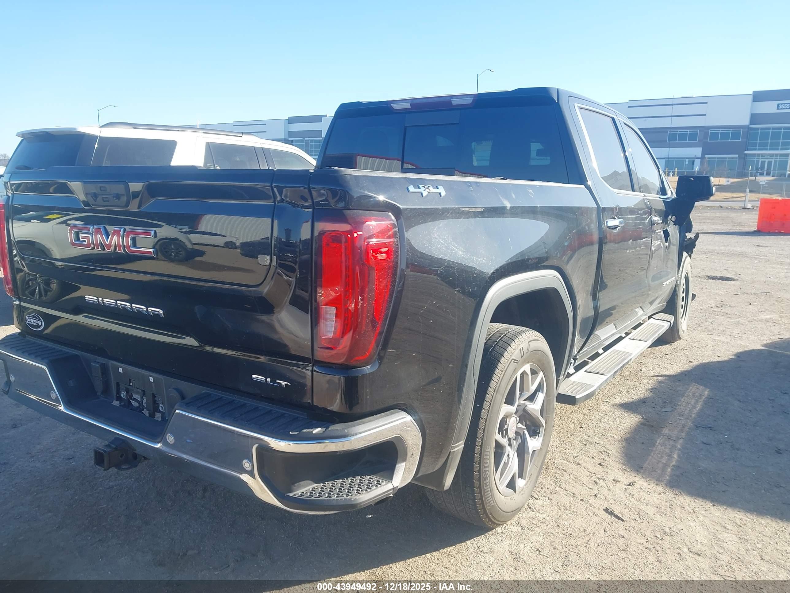 GMC SIERRA image 4