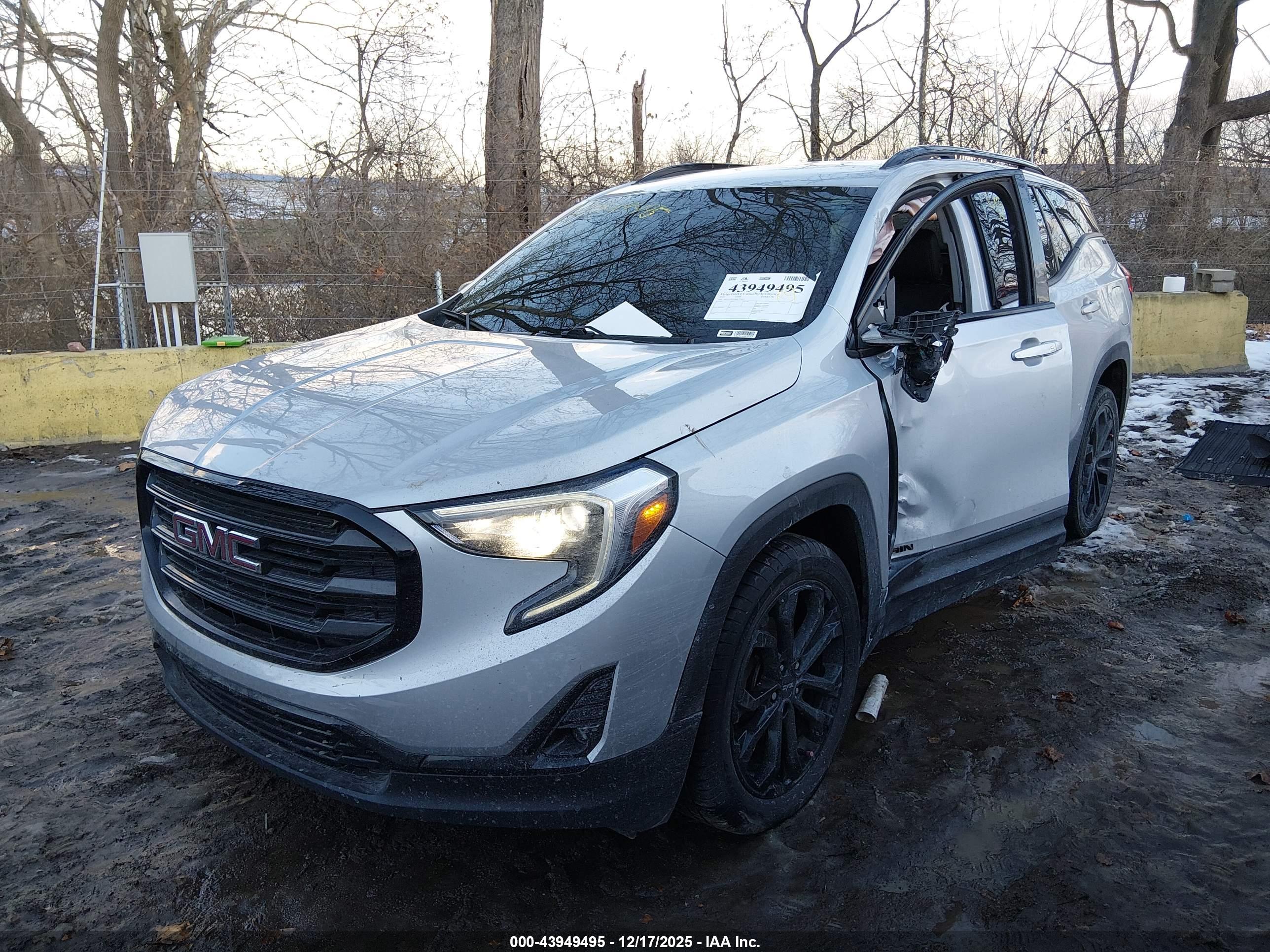 GMC TERRAIN image 2