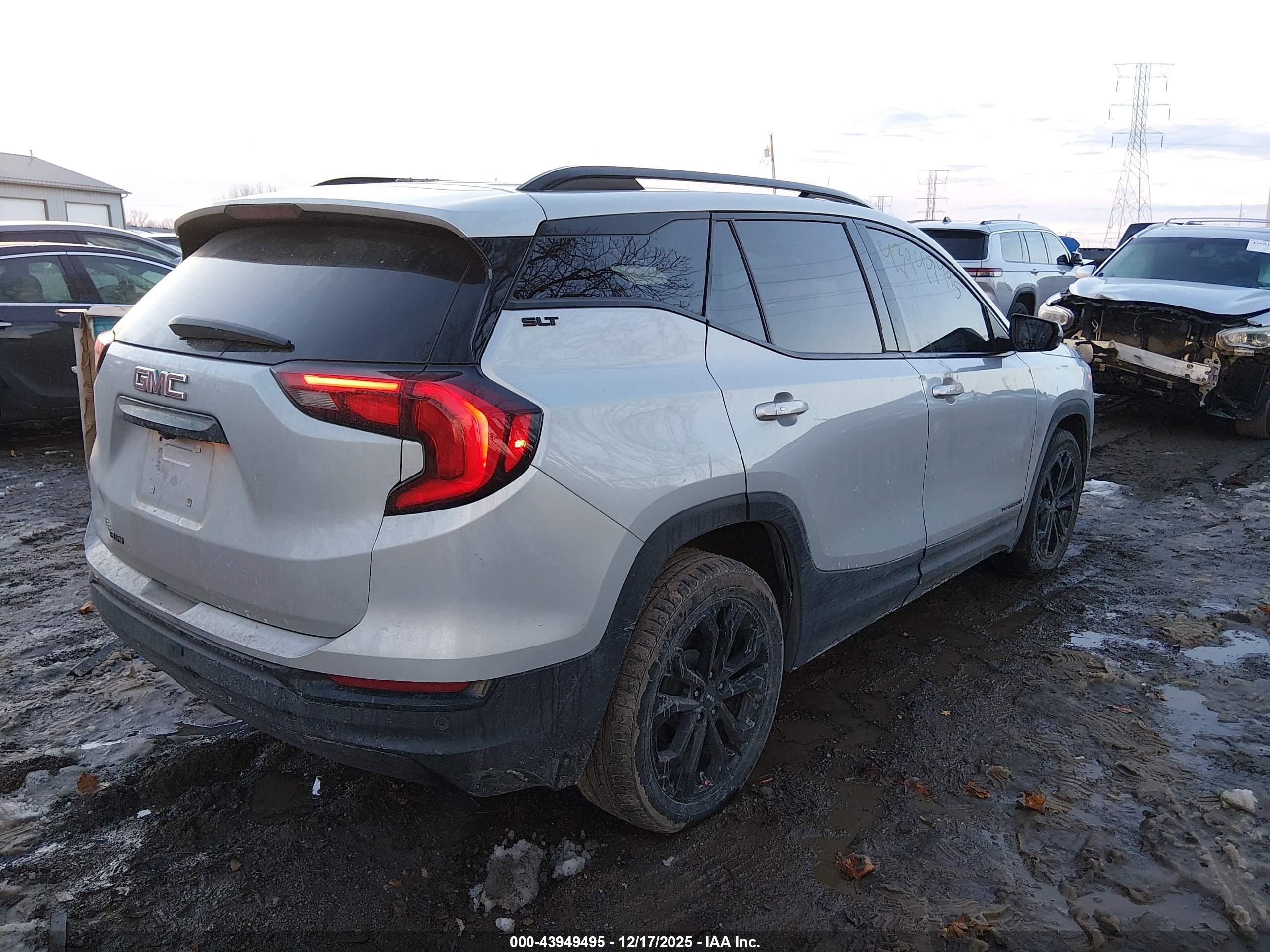 GMC TERRAIN image 4