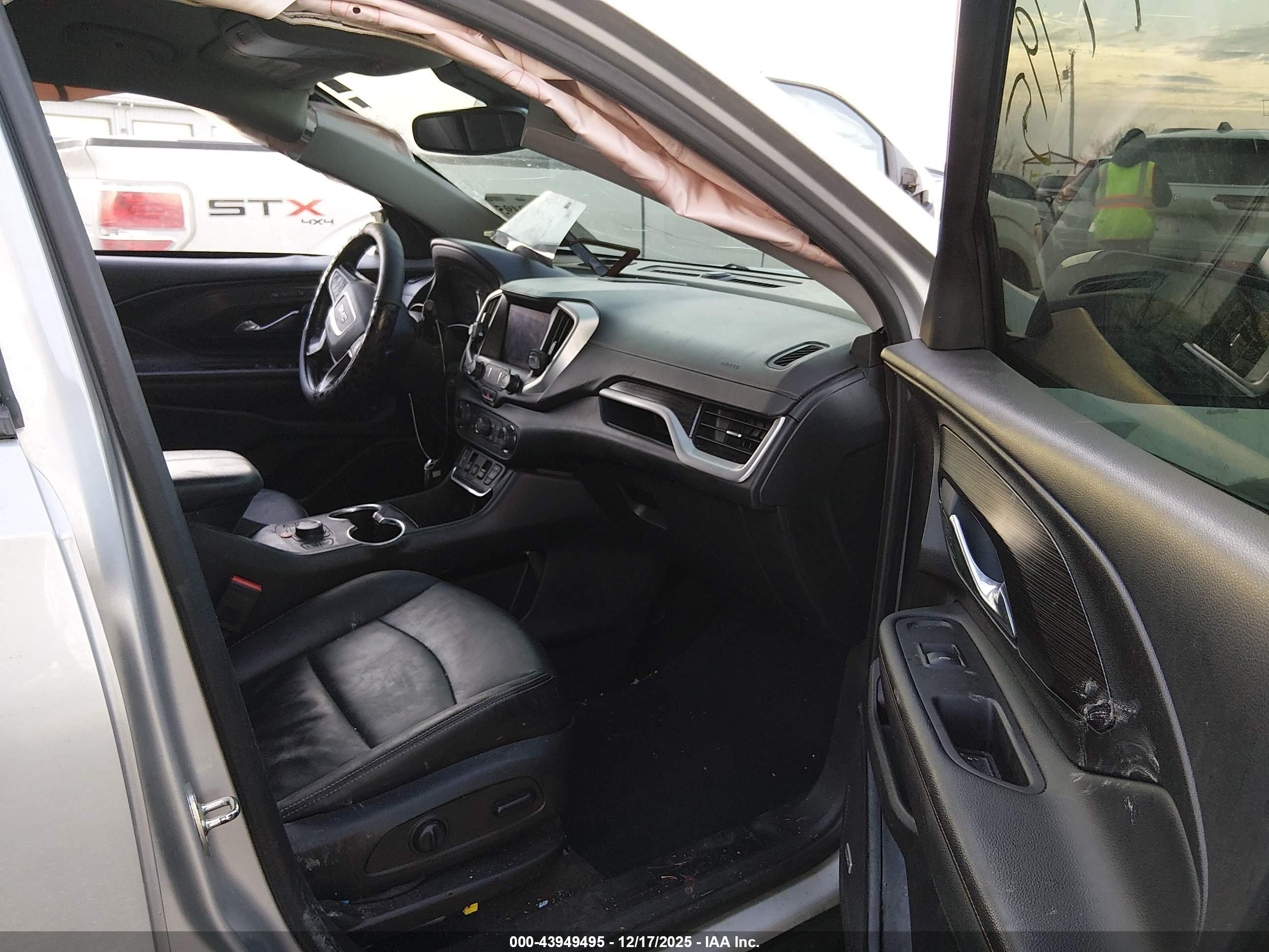 GMC TERRAIN image 5