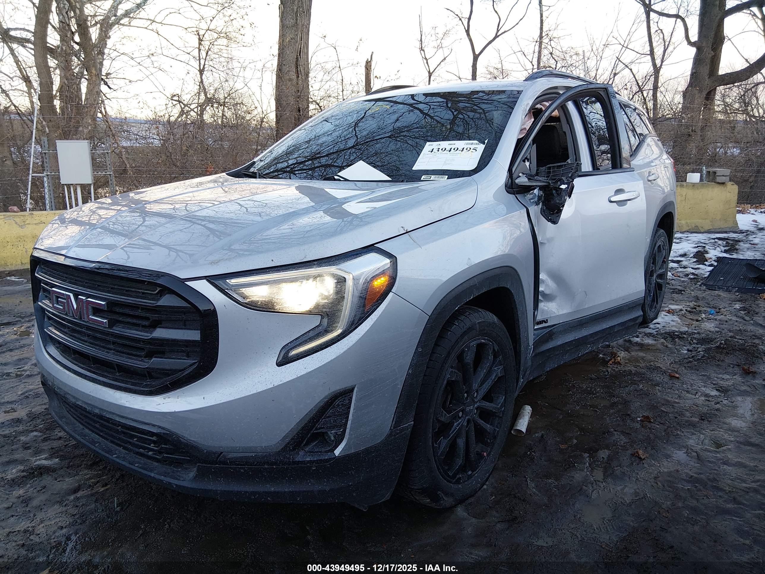 GMC TERRAIN image 6