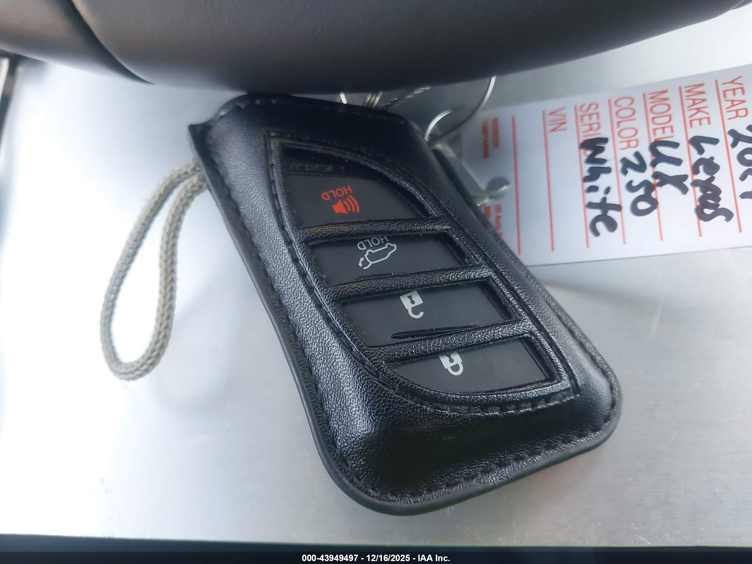 LEXUS UX image 11