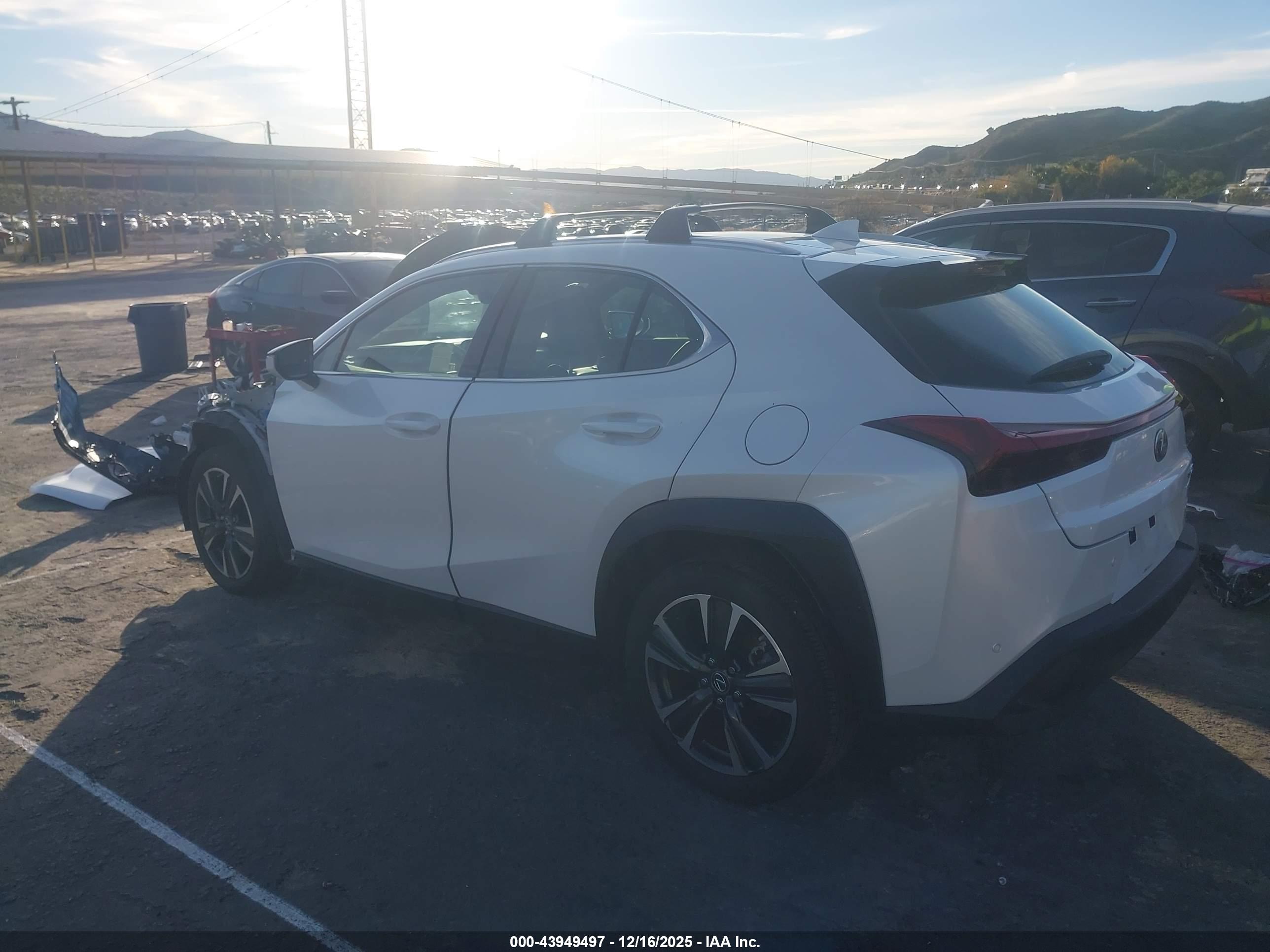 LEXUS UX image 3